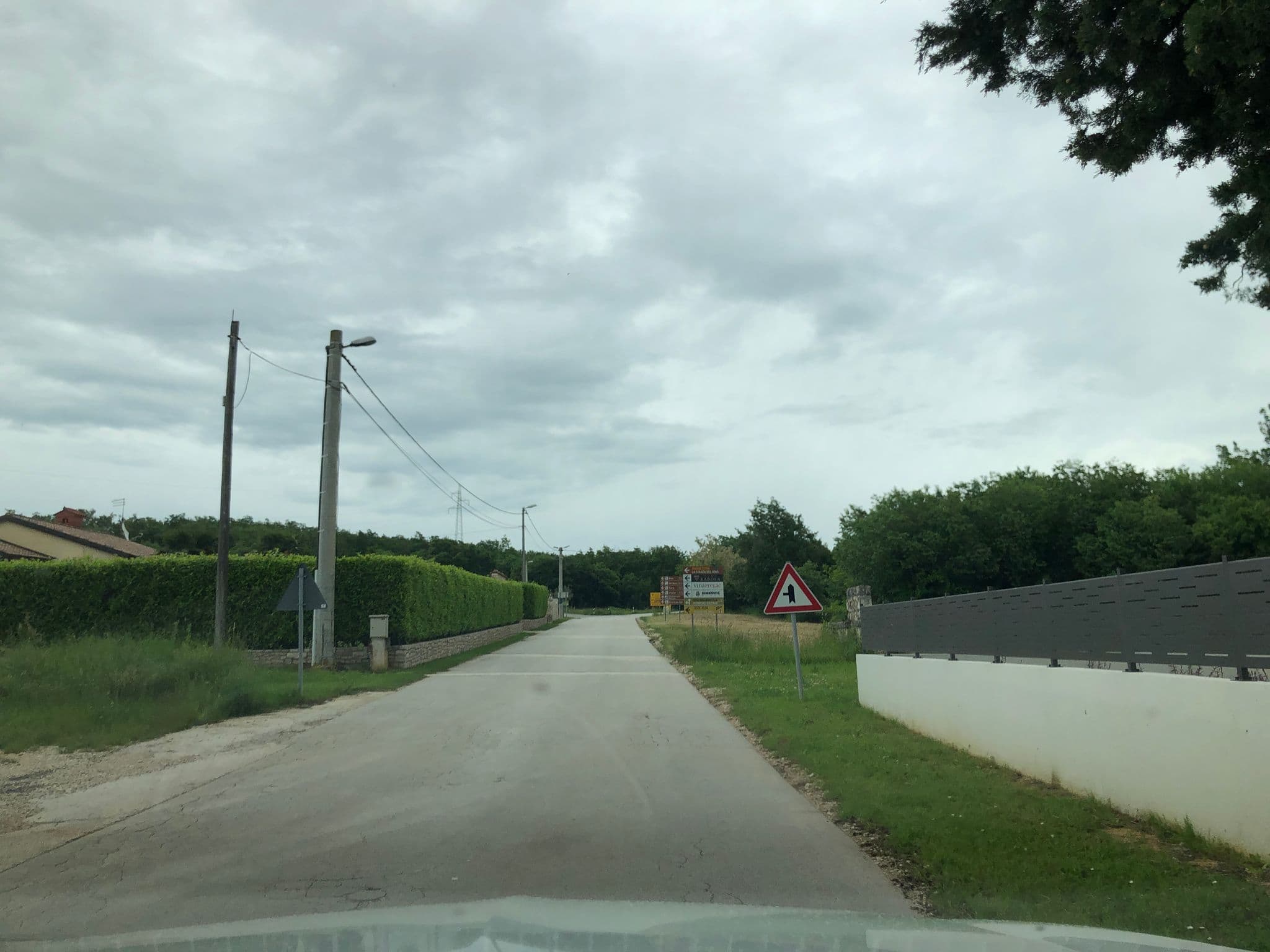 Street view near Apartments Viler, Buje — © derzornigemarkus (CC BY-SA · Mapillary)