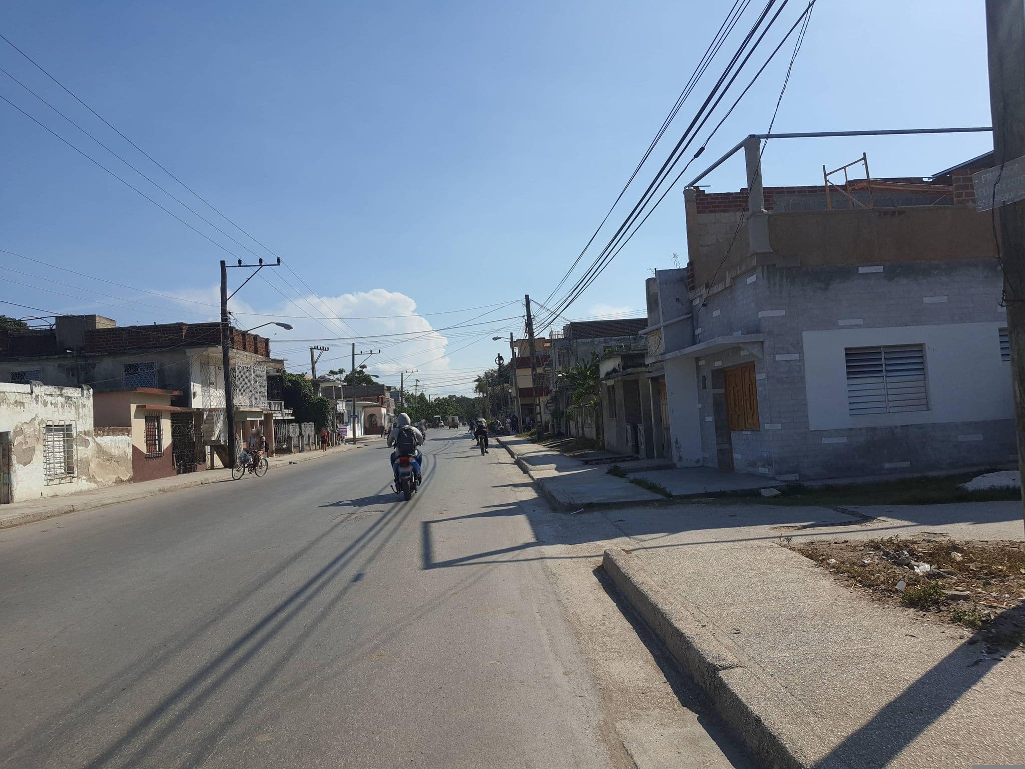 Street view near casa de rentas, Holguín