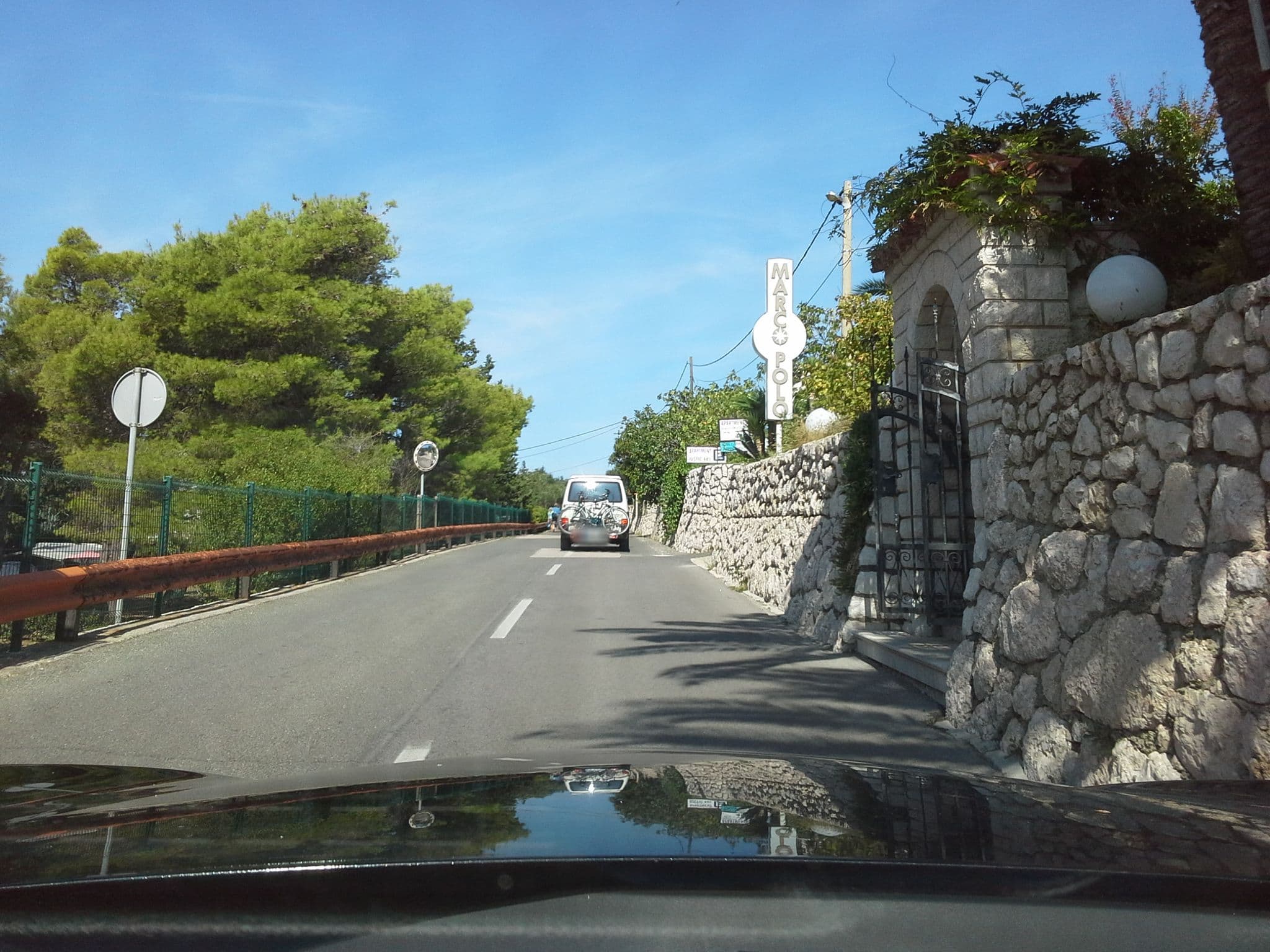 Street view near Apartments Španjol, Banjol — © klypern (CC BY-SA · Mapillary)