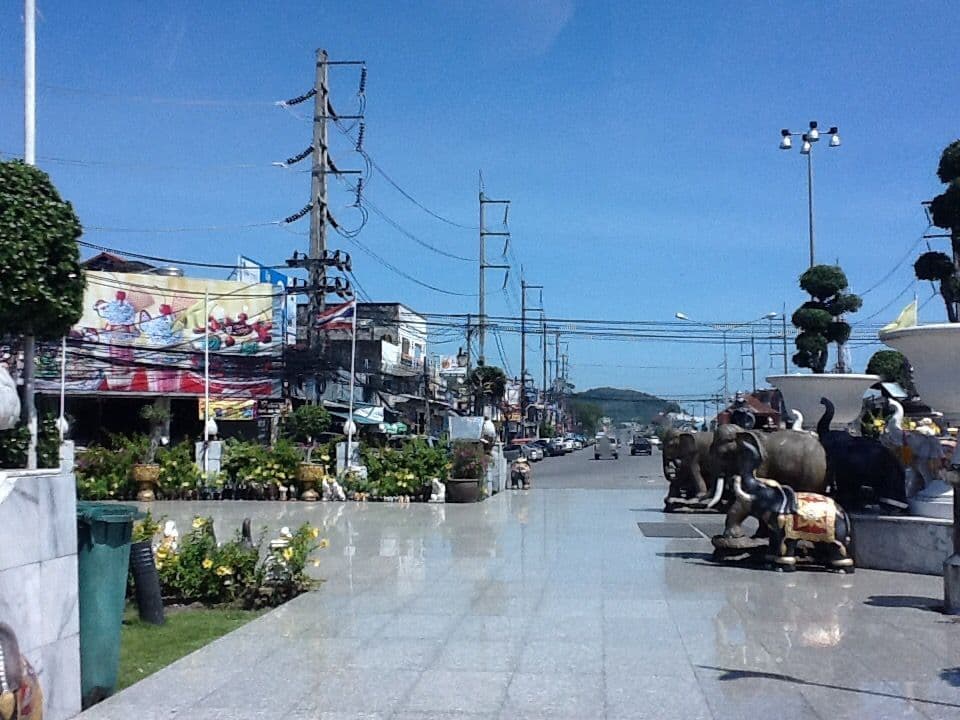 Street view near MovenPick Resort & Spa, Karon Beach, Ban Ko Kaeo — © clockwerx (CC BY-SA · Mapillary)