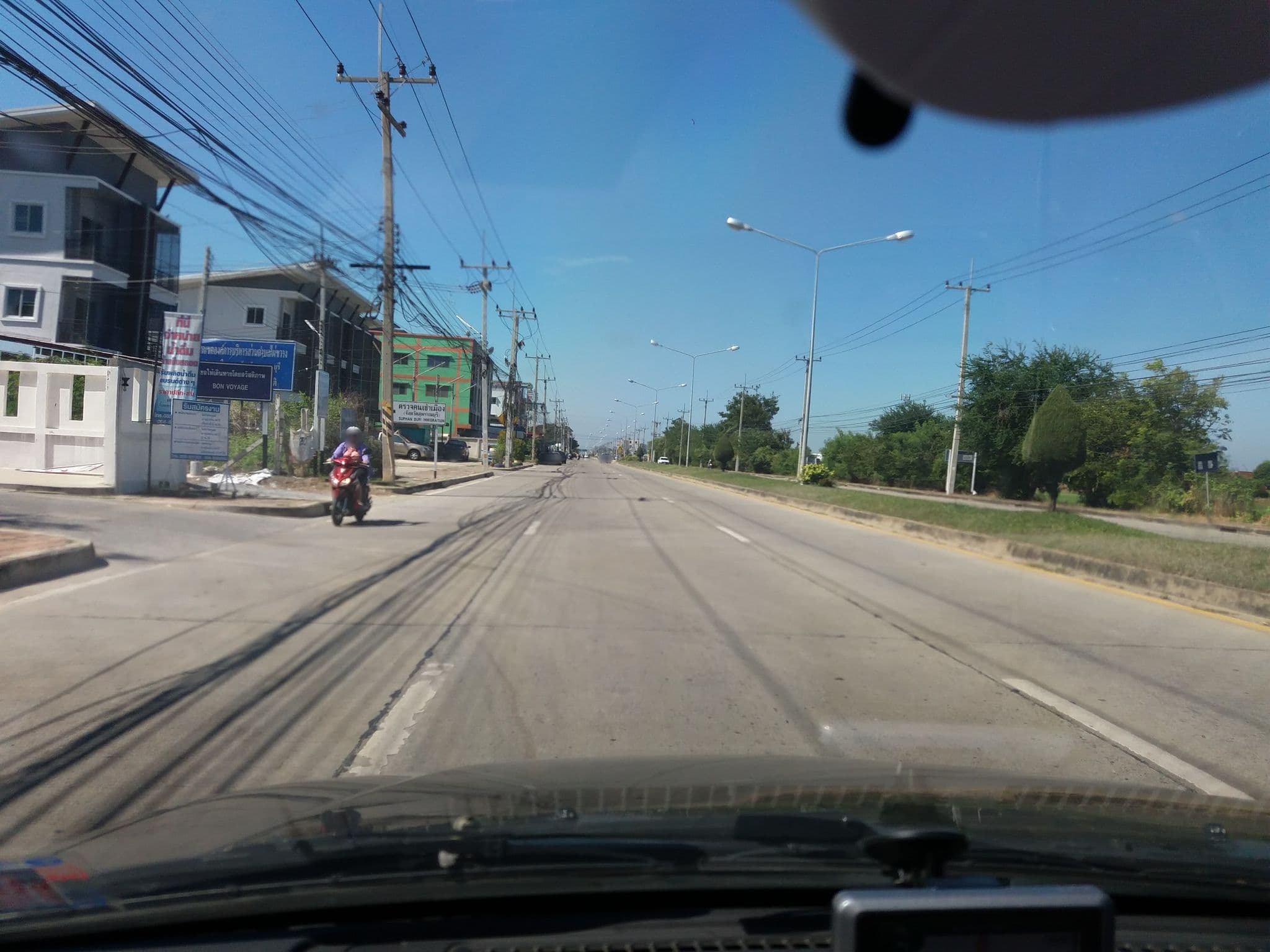Street view near บ้านสวนรีสอร์ท BannSuan ResOrt, Suphan Buri — © beddhist (CC BY-SA · Mapillary)