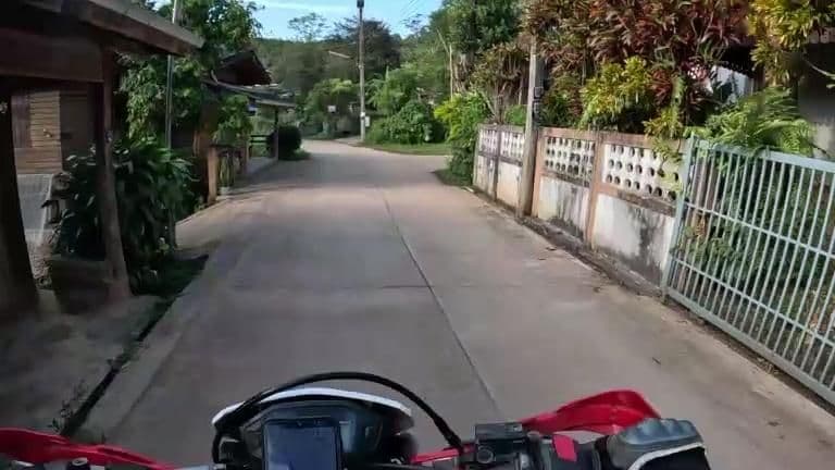 Street view near อิ่มอุ่น โฮมสเตย์, Pai — © julcnx (CC BY-SA · Mapillary)