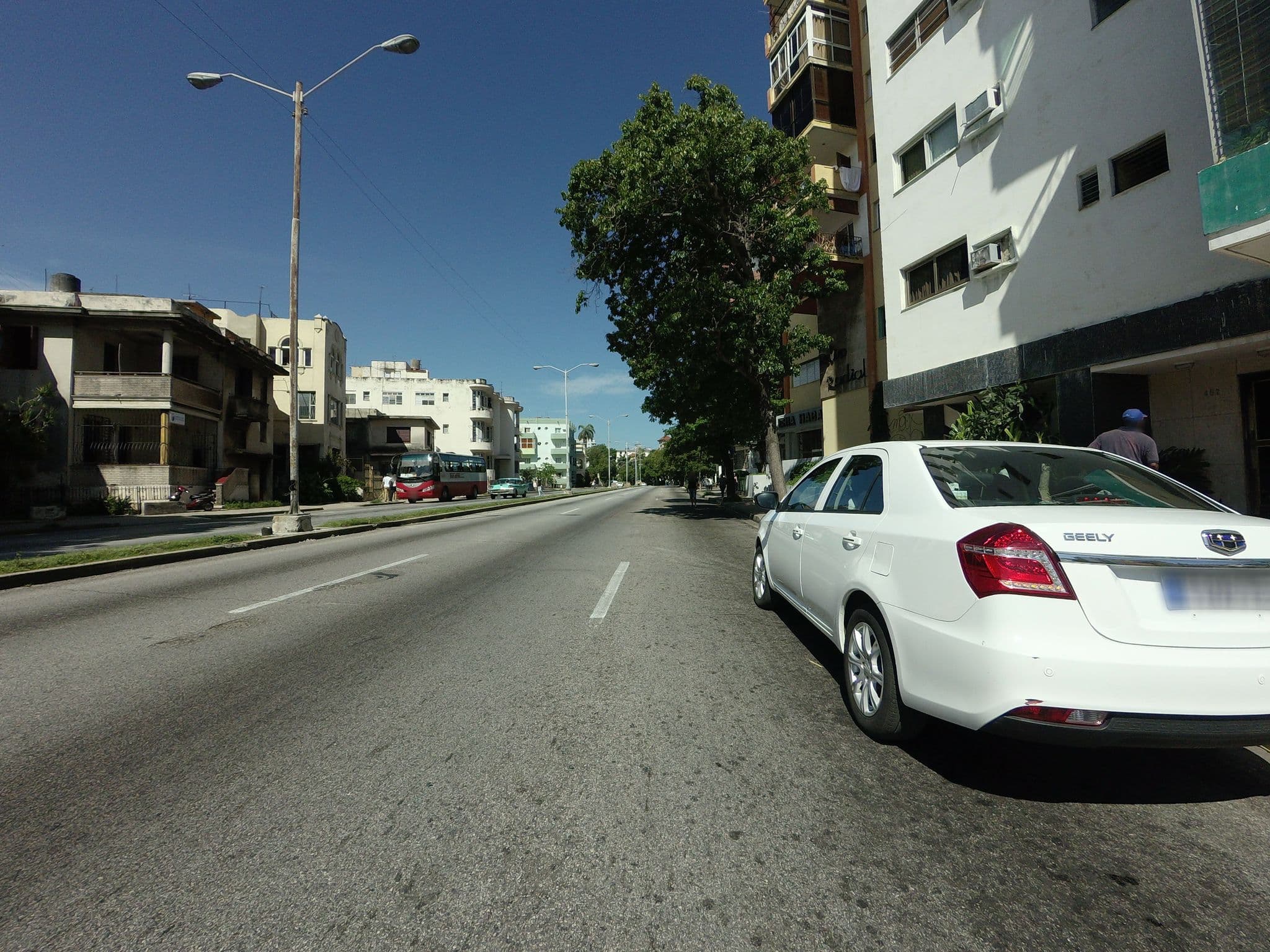 Street view near Retiro Radial, Vedado