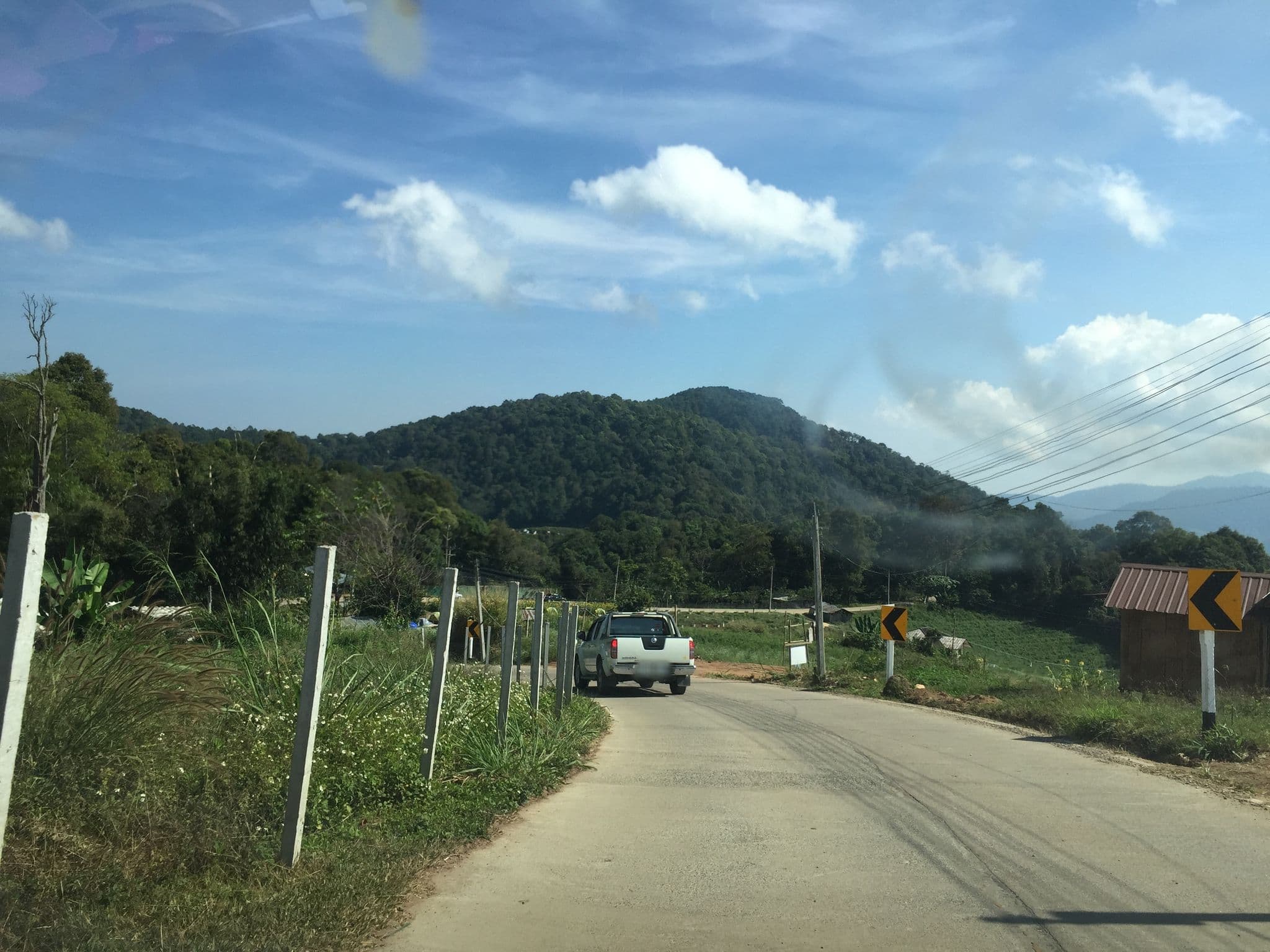 Street view near ไร่สายหมอกหน้าม่อนแจ่ม, Chiang Mai — © kyoko (CC BY-SA · Mapillary)