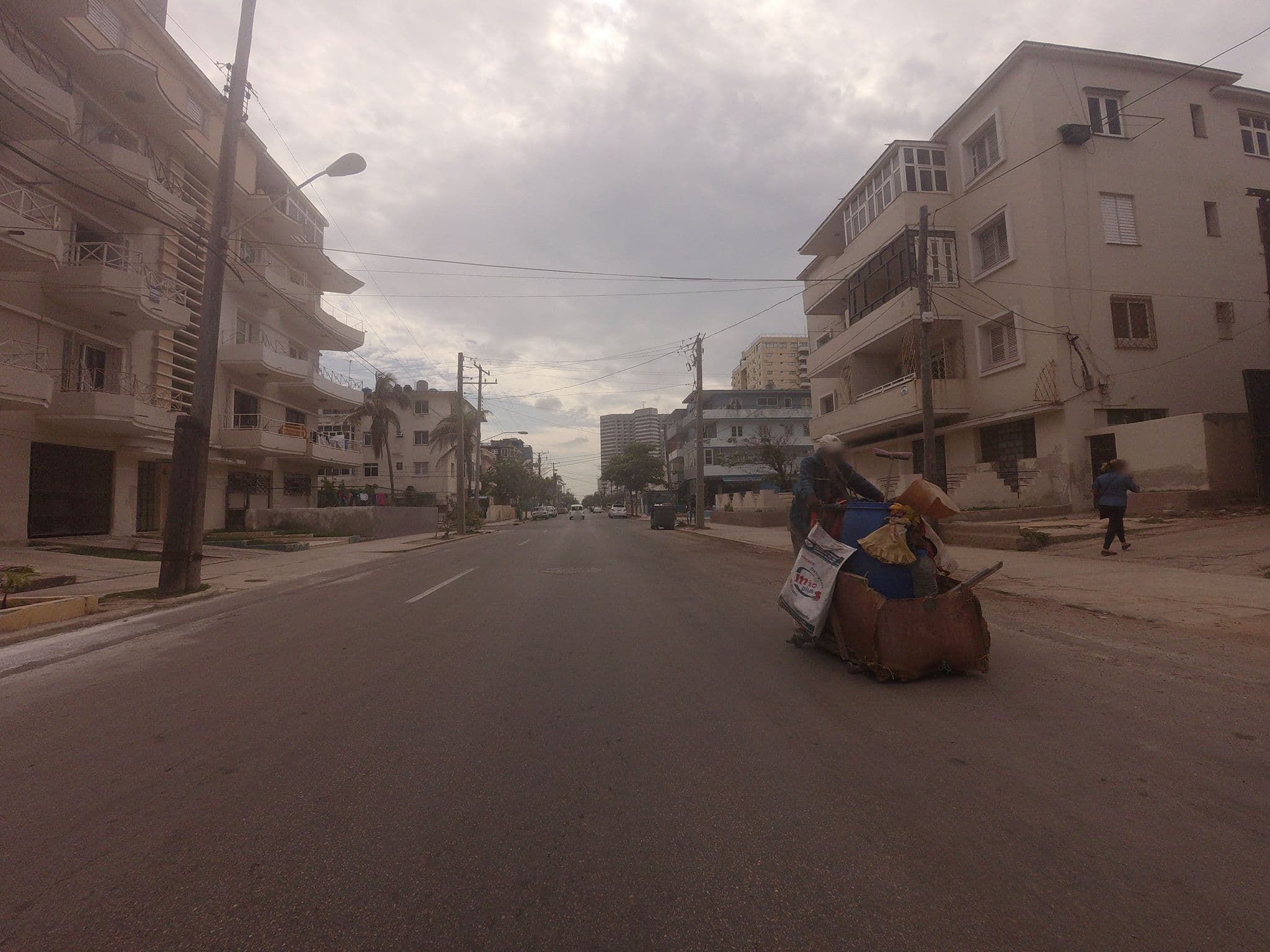 Street view near Hostal Paraíso en el Cielo, Vedado