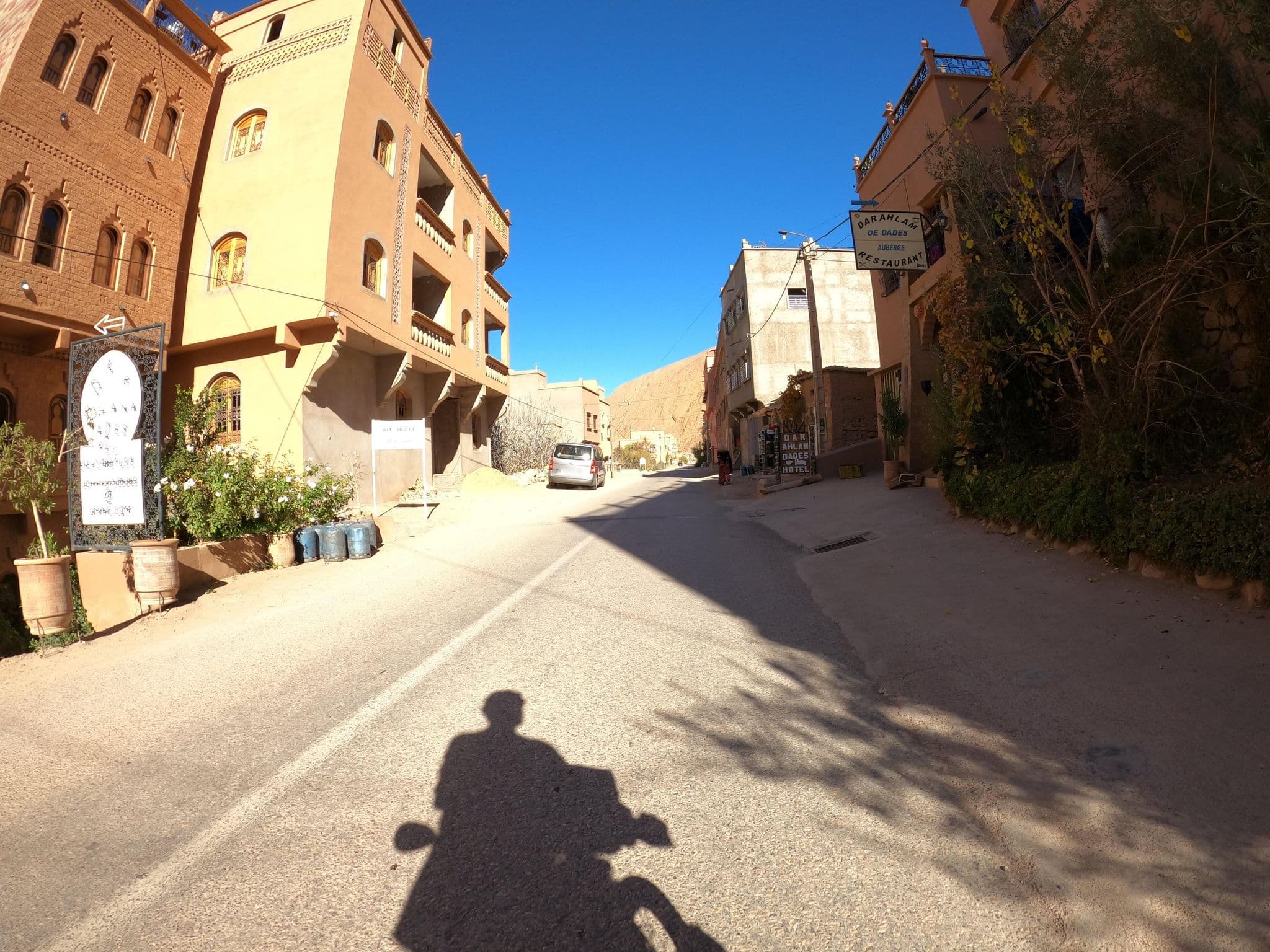 Street view near Dar Ahlam Dades, Boumalne Dades — © masterofnoroad (CC BY-SA · Mapillary)