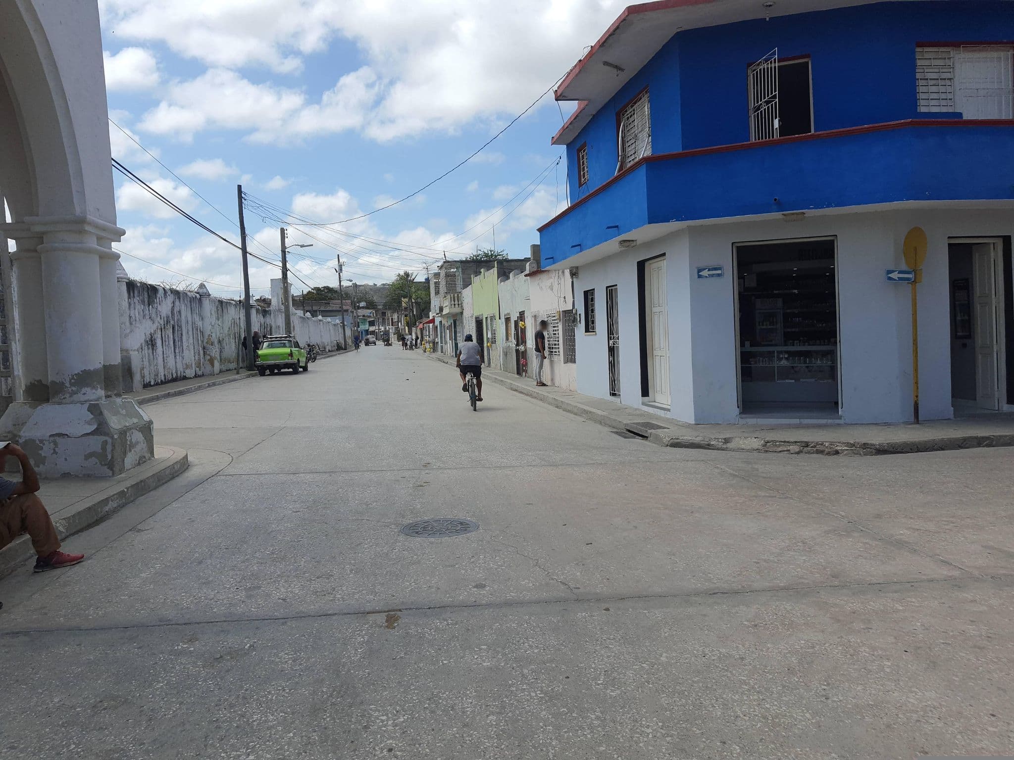 Street view near Casa de Carlos A. Pupo Sablón, Holguín