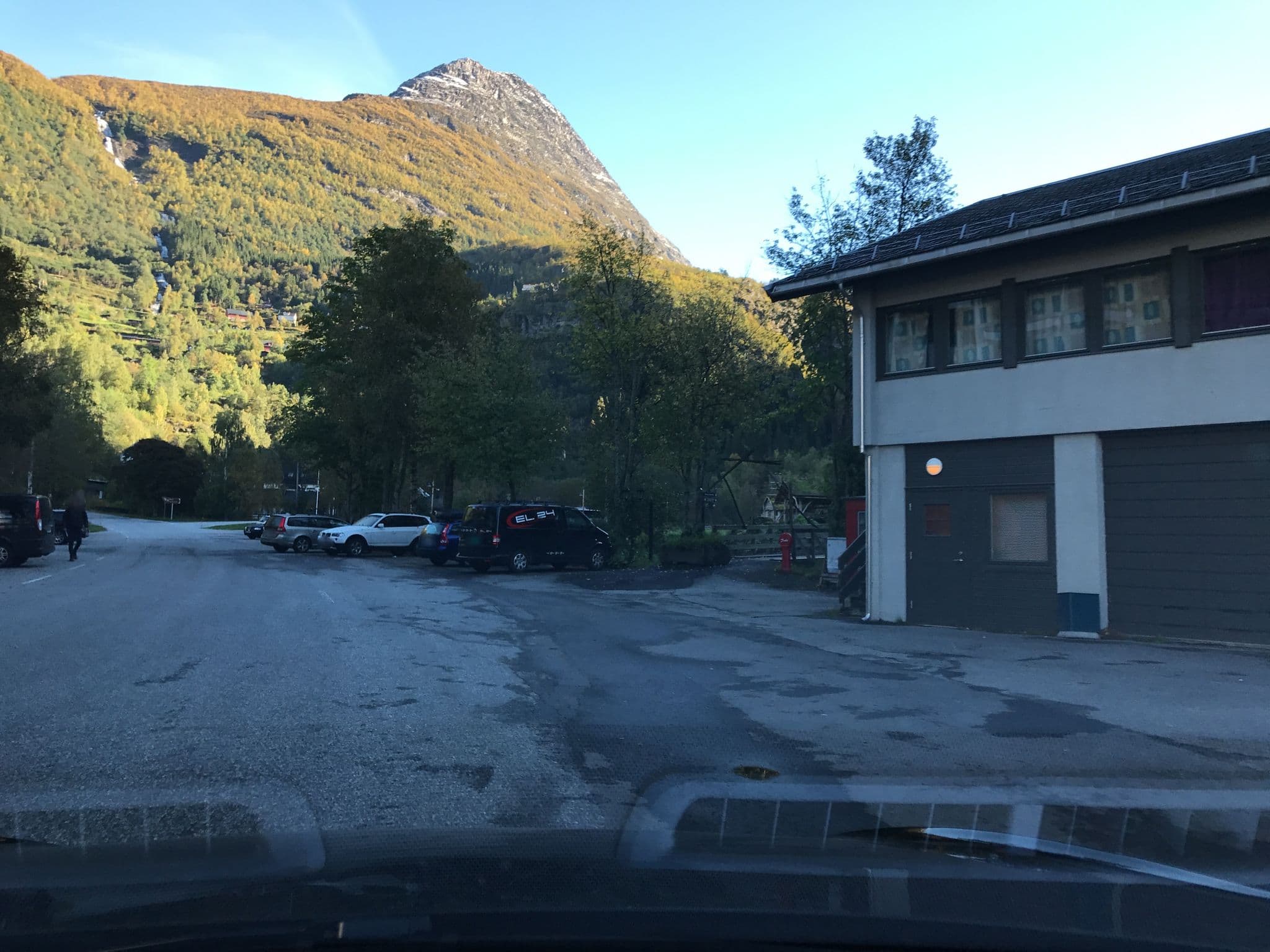 Street view near Hotel Union Geiranger Bad & Spa, Stranda — © derzornigemarkus (CC BY-SA · Mapillary)