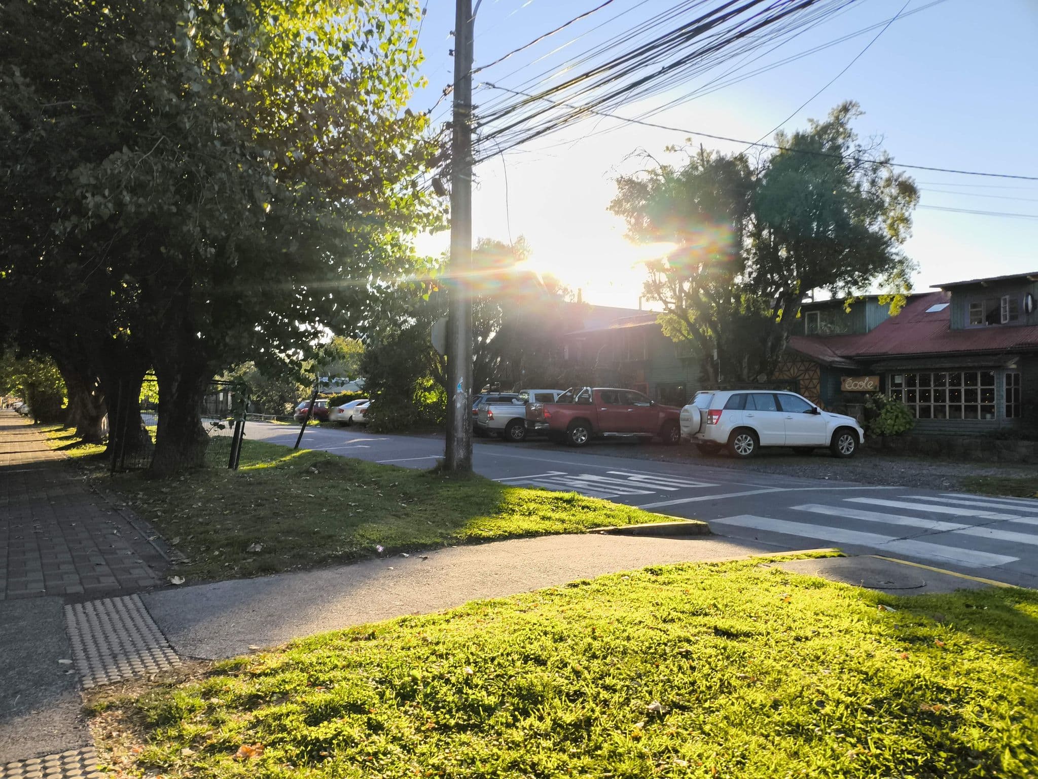 Street view near École Hostel & Restaurant, Pucón — © cotelabarca (CC BY-SA · Mapillary)