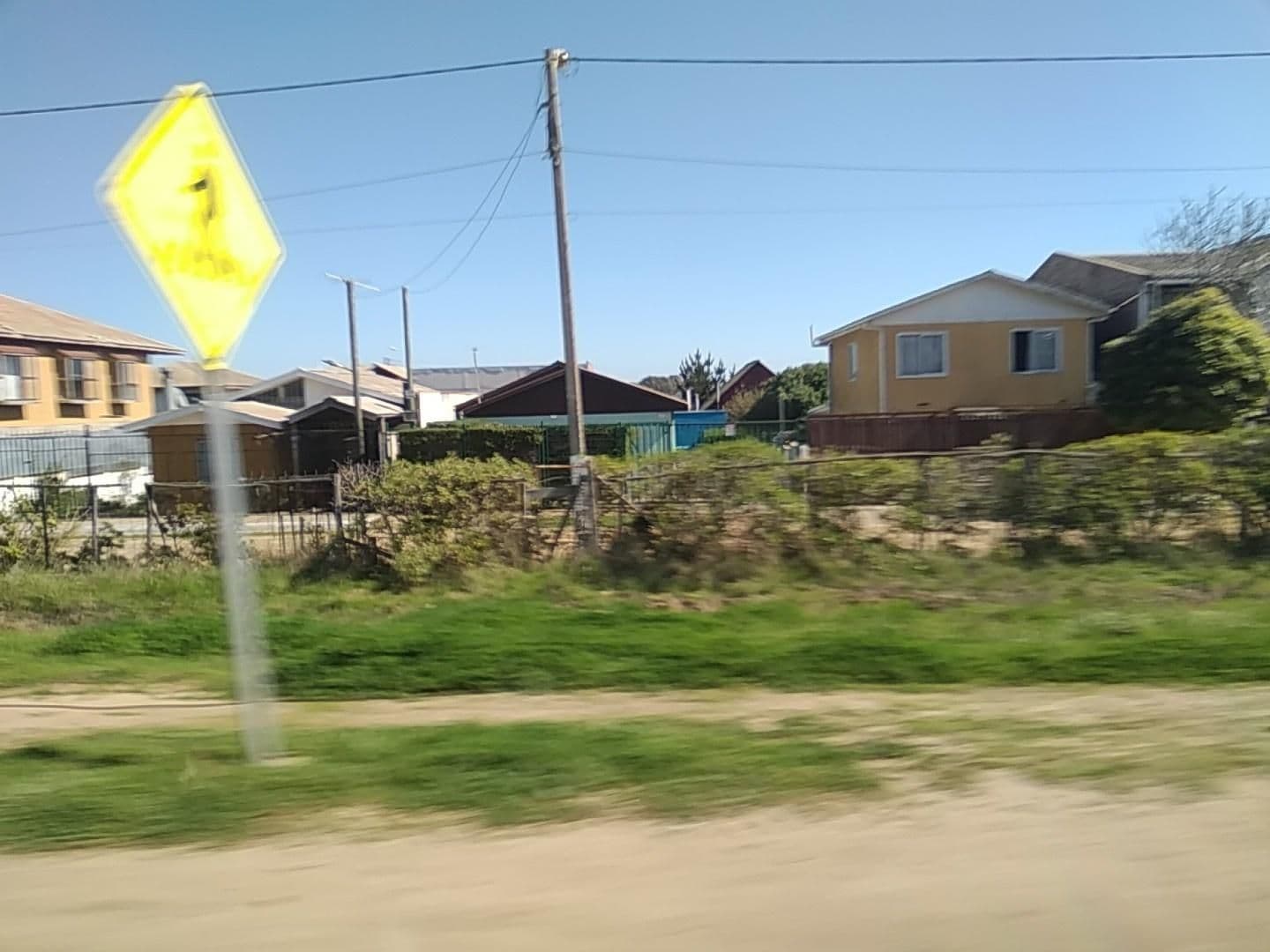 Street view near Cabañas Bahía Isidoro, El Quisco — © ariellopez (CC BY-SA · Mapillary)