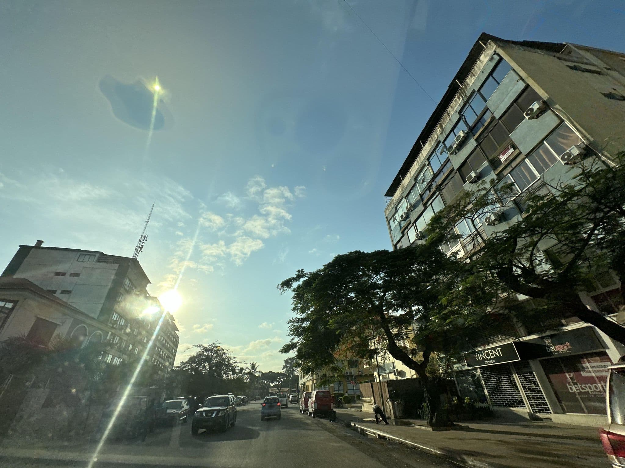 Street view near Maculusso Boutique Hotel, Ingombota — © viatorsuperum (CC BY-SA · Mapillary)
