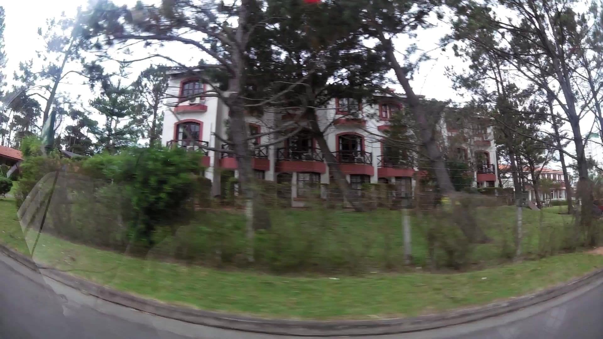 Street view near Apart Hotel Les Chalets, Maldonado — © kaartcam (CC BY-SA · Mapillary)