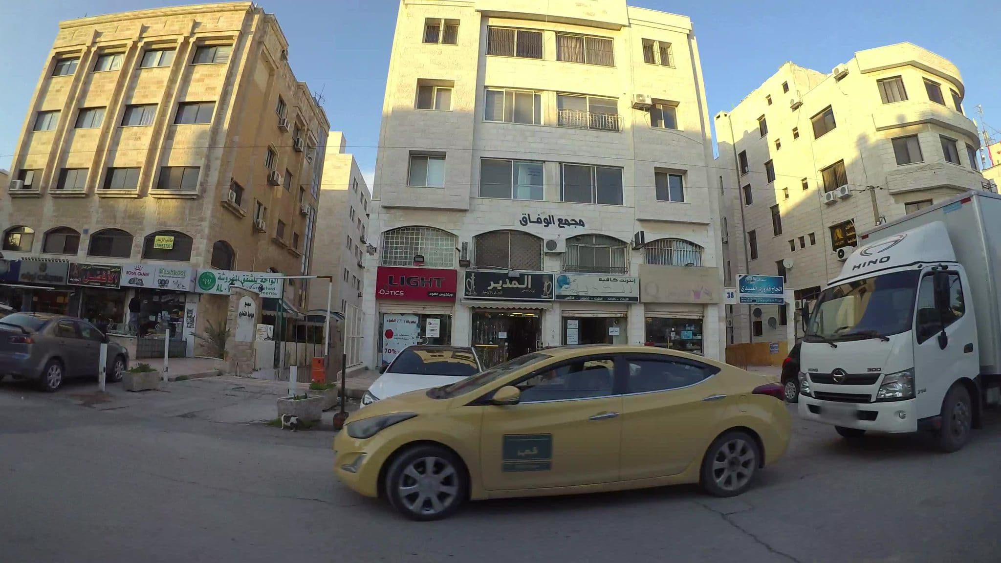 Street view near Al Waha Furnished Apartments, Ḩayy Khildā — © kaart_1 (CC BY-SA · Mapillary)