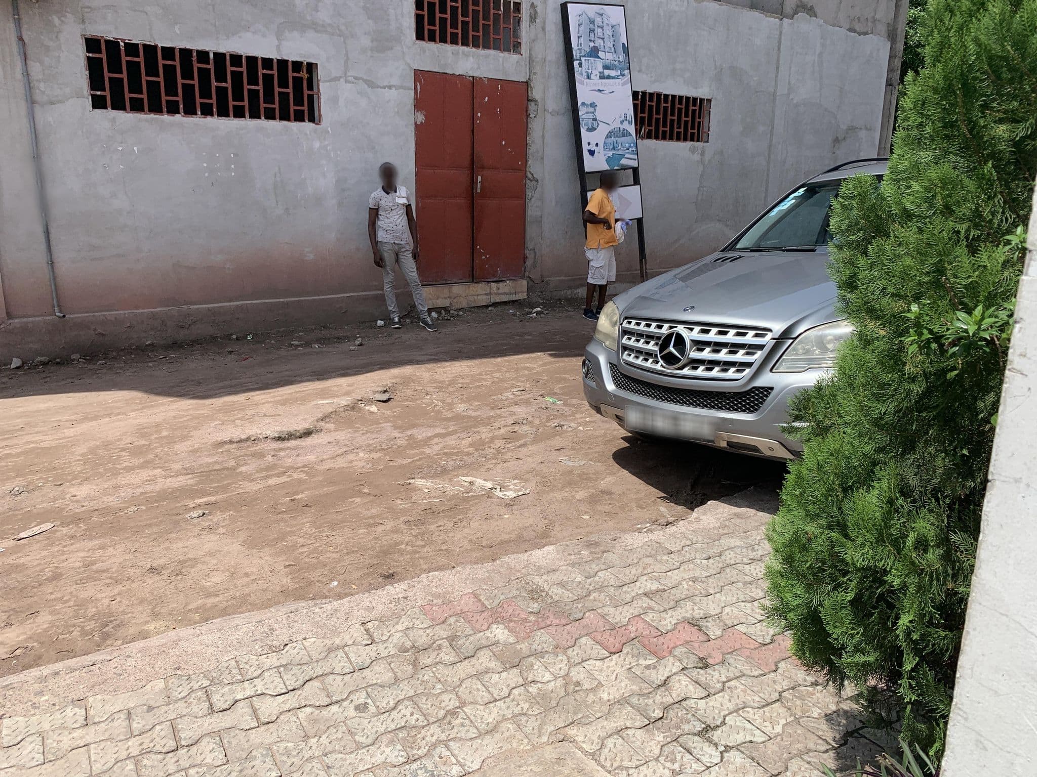 Street view near River Appart Hotel, Brazzaville — © walkerb10 (CC BY-SA · Mapillary)