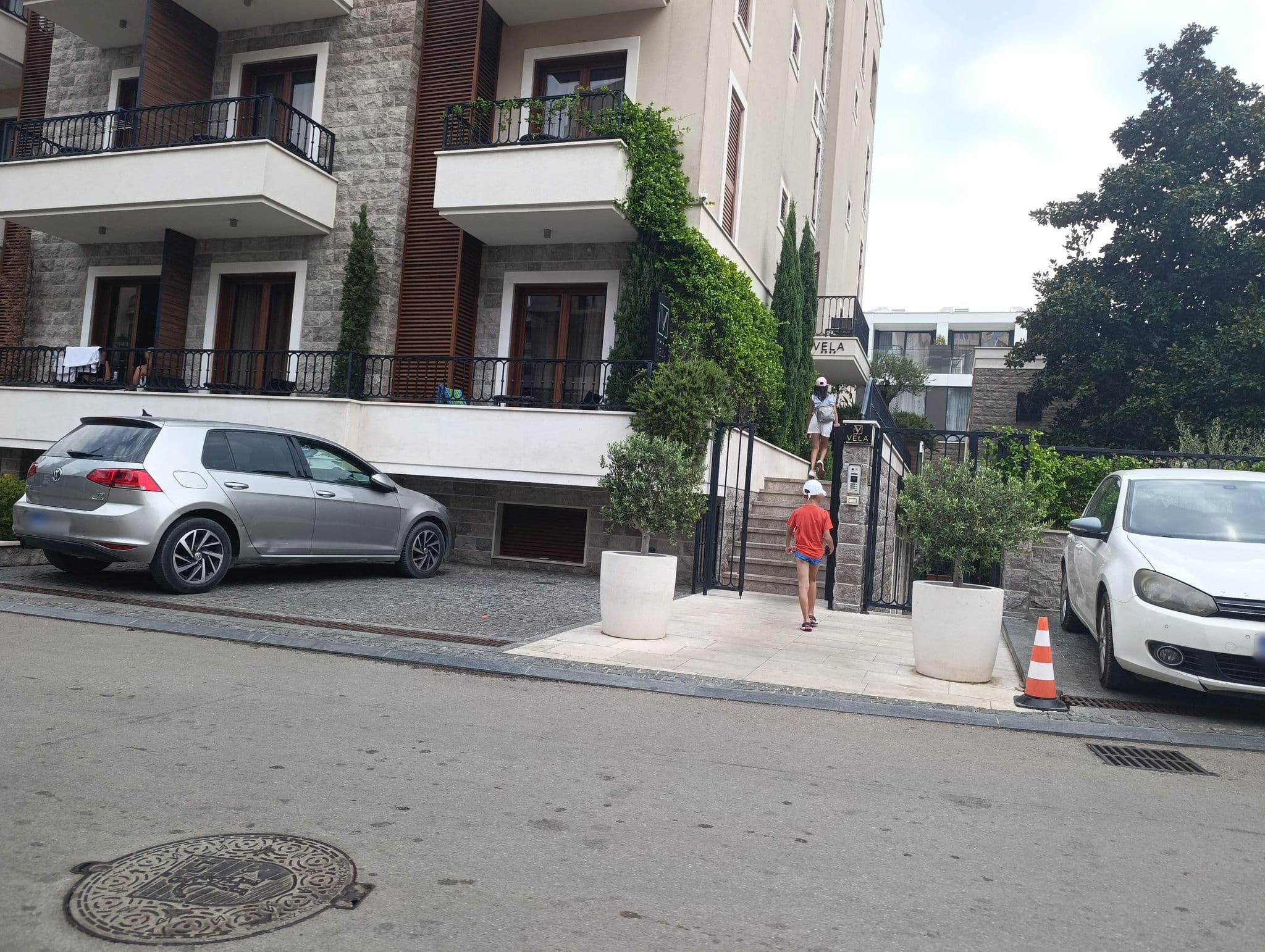 Street view near Villa Roselina by Beatrix, Budva — © shoorick (CC BY-SA · Mapillary)