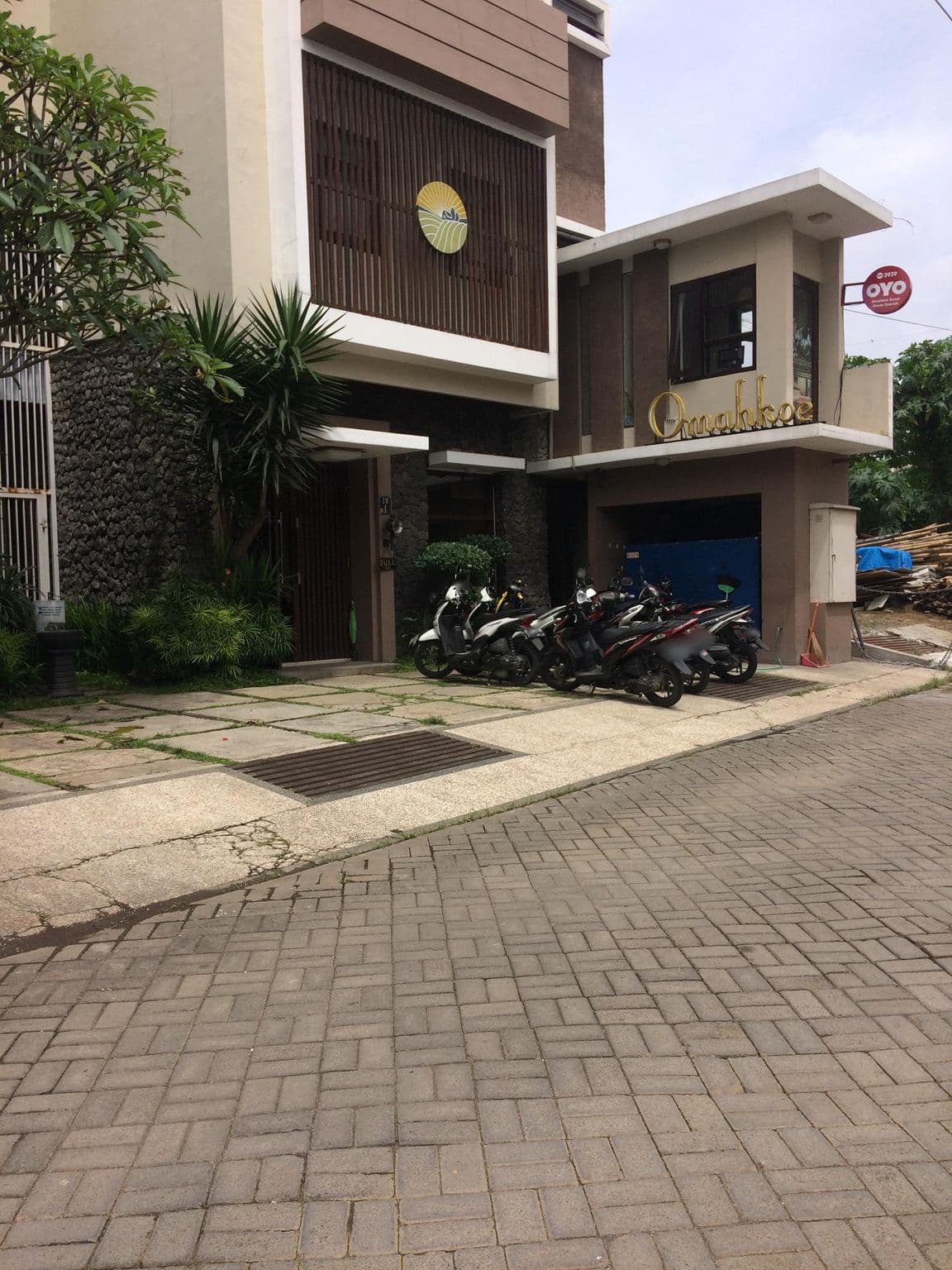 Street view near Omahkoe Guesthouse Malang, Malang — © maphunter_id (CC BY-SA · Mapillary)