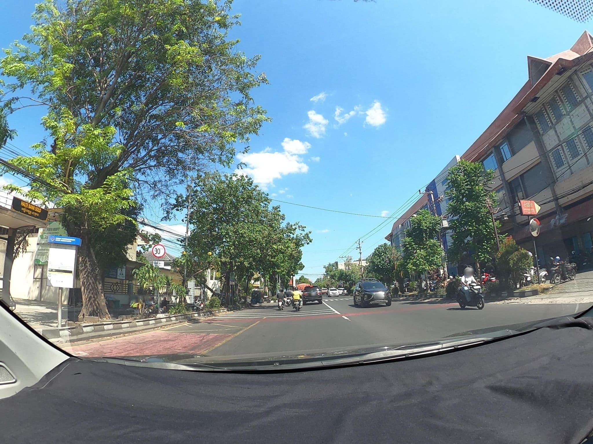Street view near Petit Boutique Hotel Solo, Surakarta — © Kaart_Local (CC BY-SA · Mapillary)