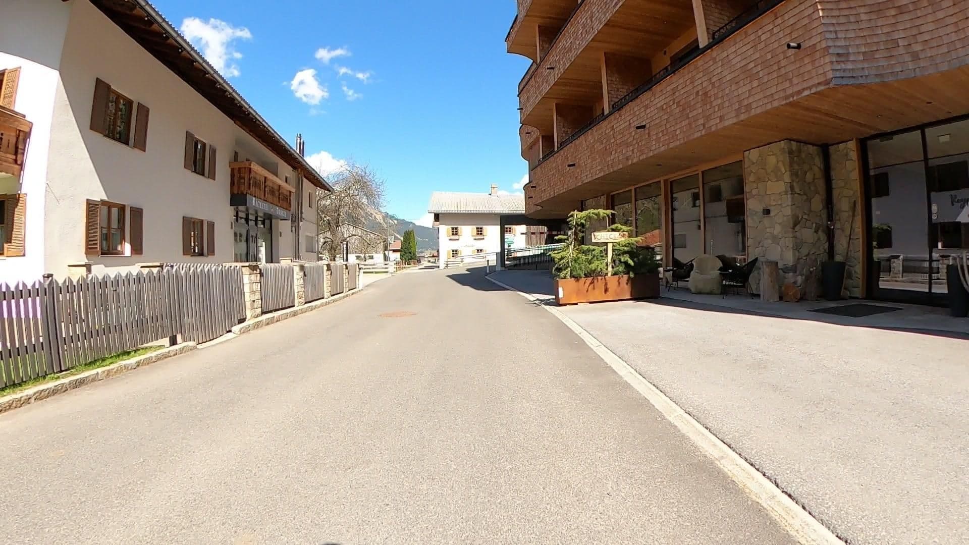 Street view near Stearawirt's Hauserei, Pettneu
