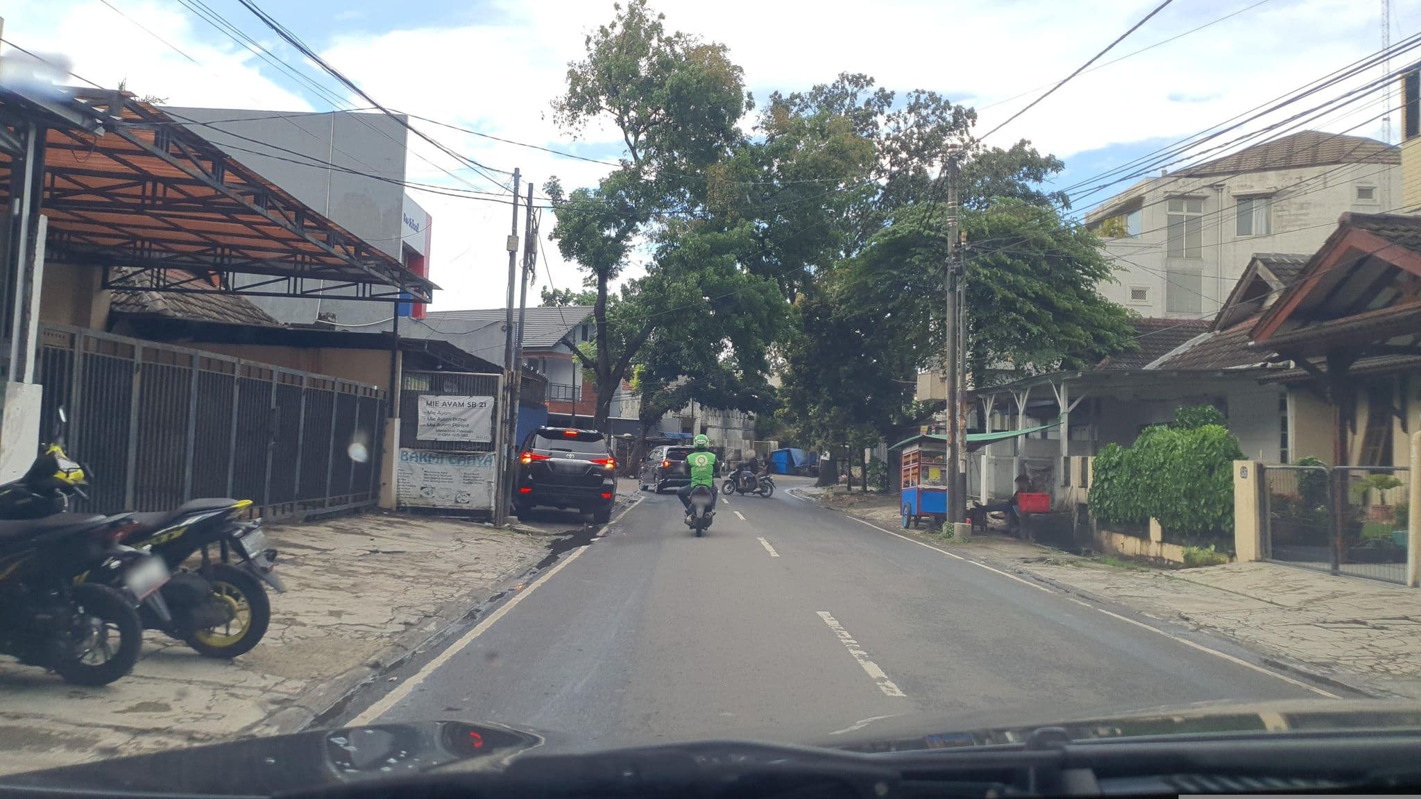 Street view near Wisma Anggrek, Serpong — © FotoPeta (CC BY-SA · Mapillary)