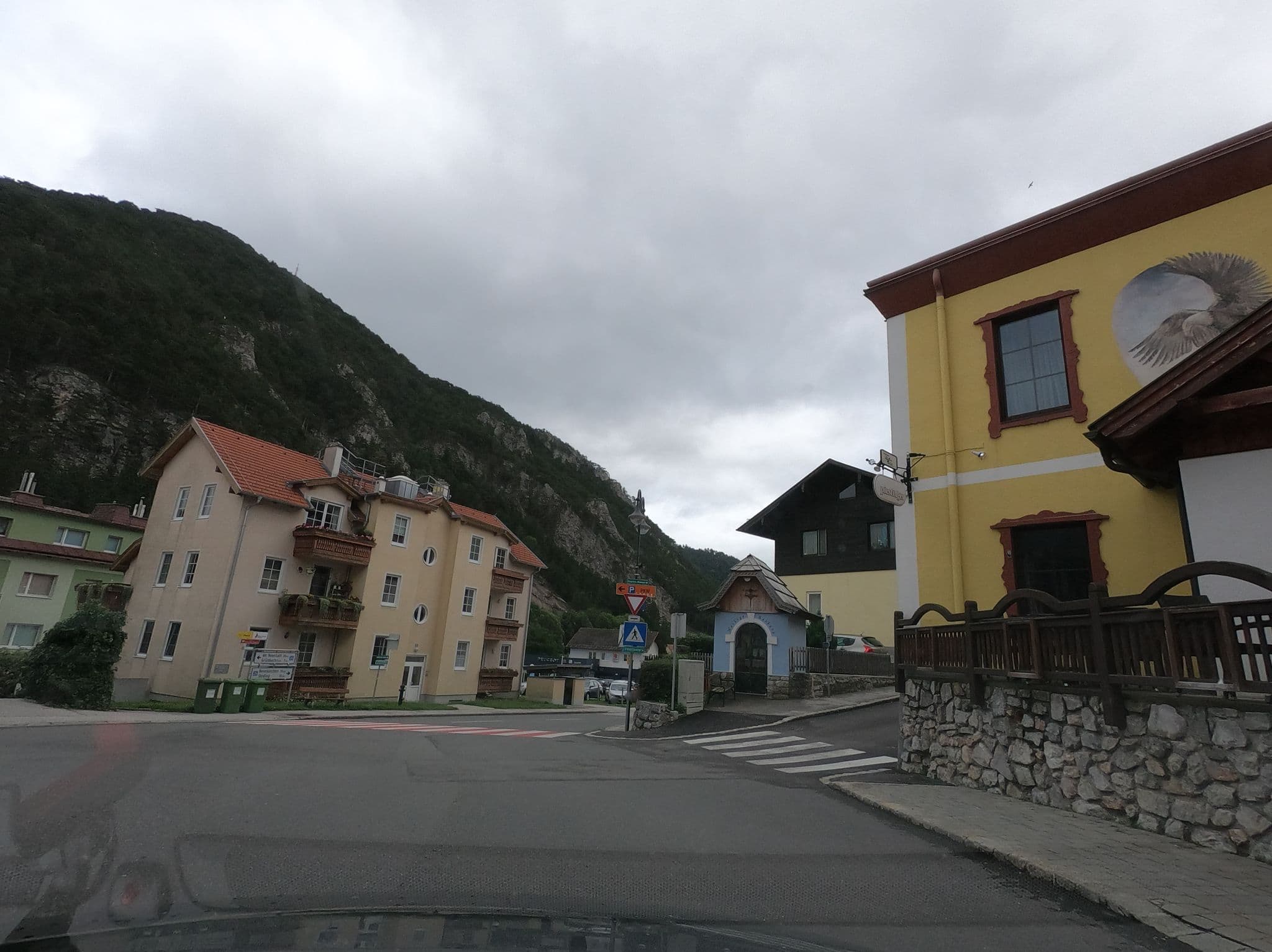 Street view near Schwarzer Adler, Puchberg am Schneeberg — © richlv (CC BY-SA · Mapillary)