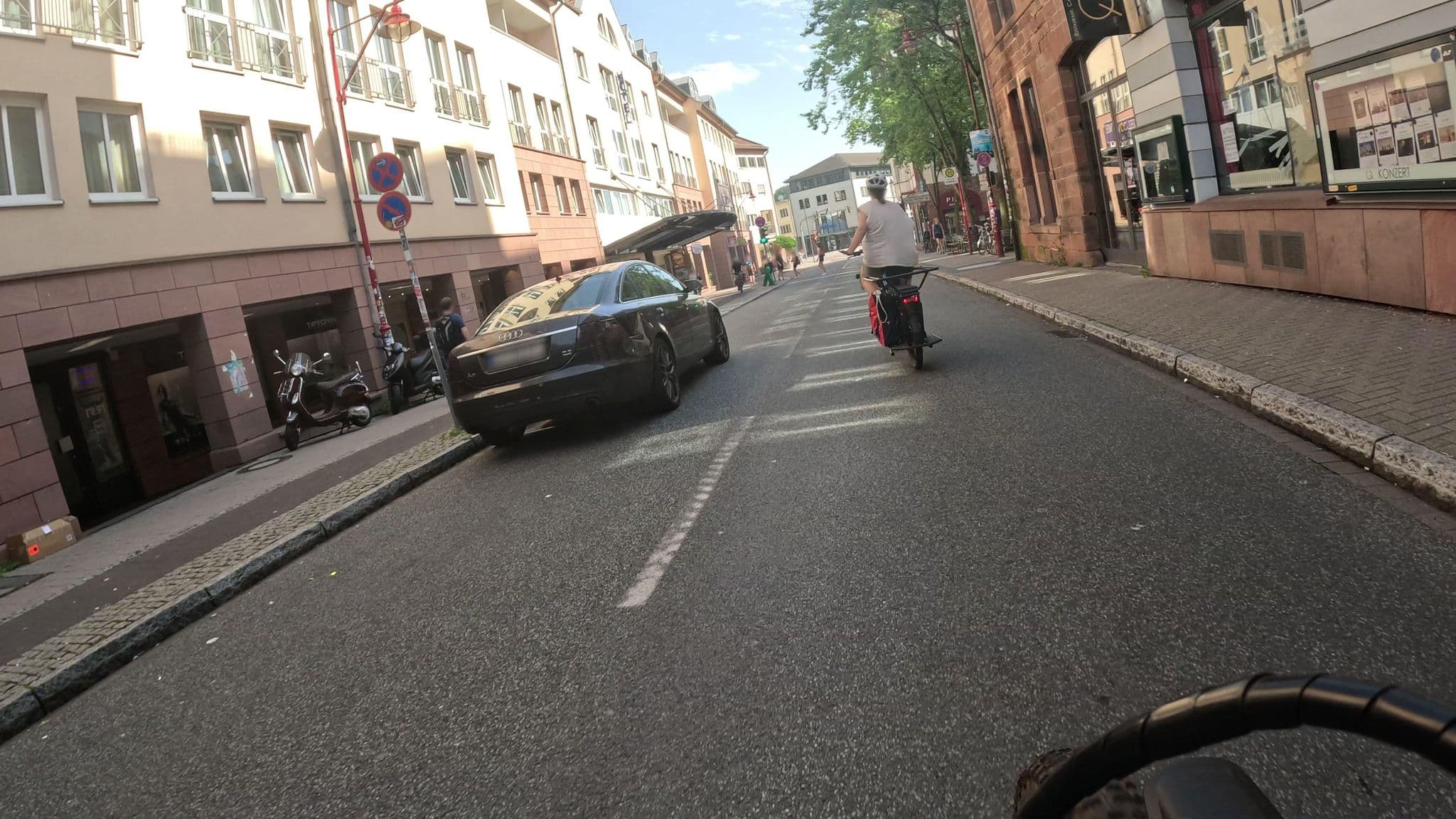 Street view near Welcome Hotel, Marburg an der Lahn — © kutz (CC BY-SA · Mapillary)