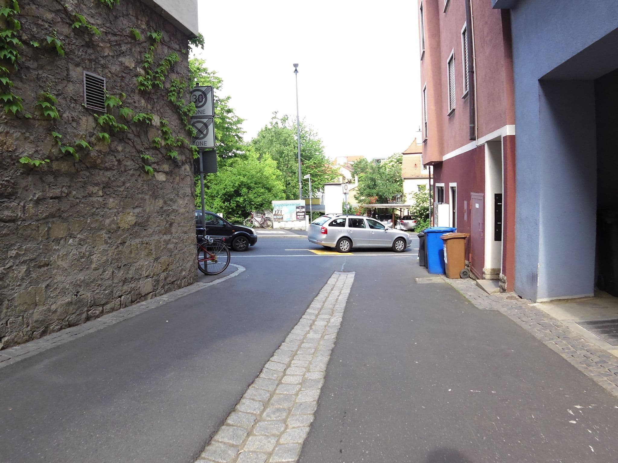 Street view near Grüner Baum, Würzburg — © zoegglmeyr (CC BY-SA · Mapillary)