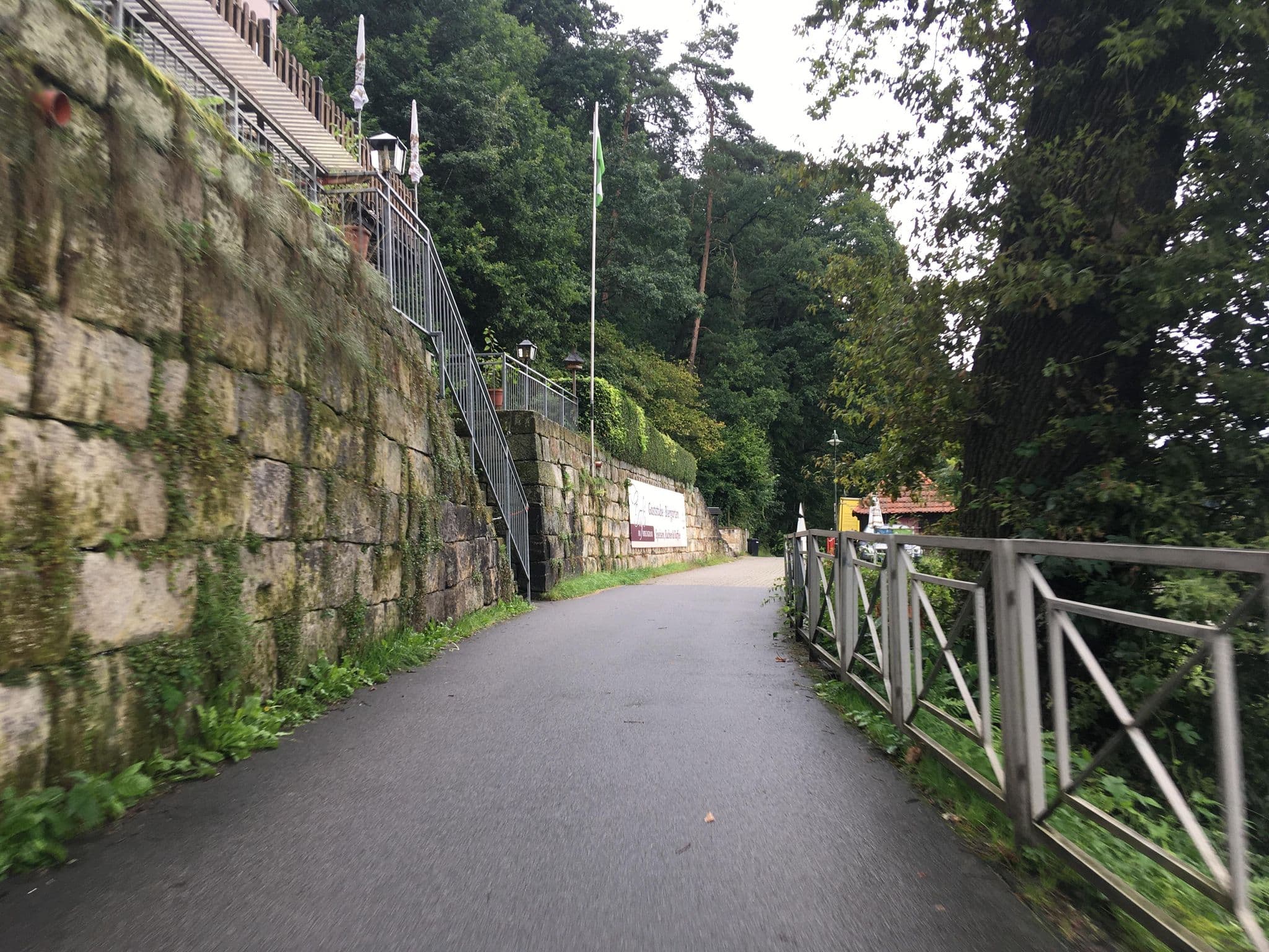 Street view near Café am Hirschgrund, Stadt Wehlen — © eserte (CC BY-SA · Mapillary)