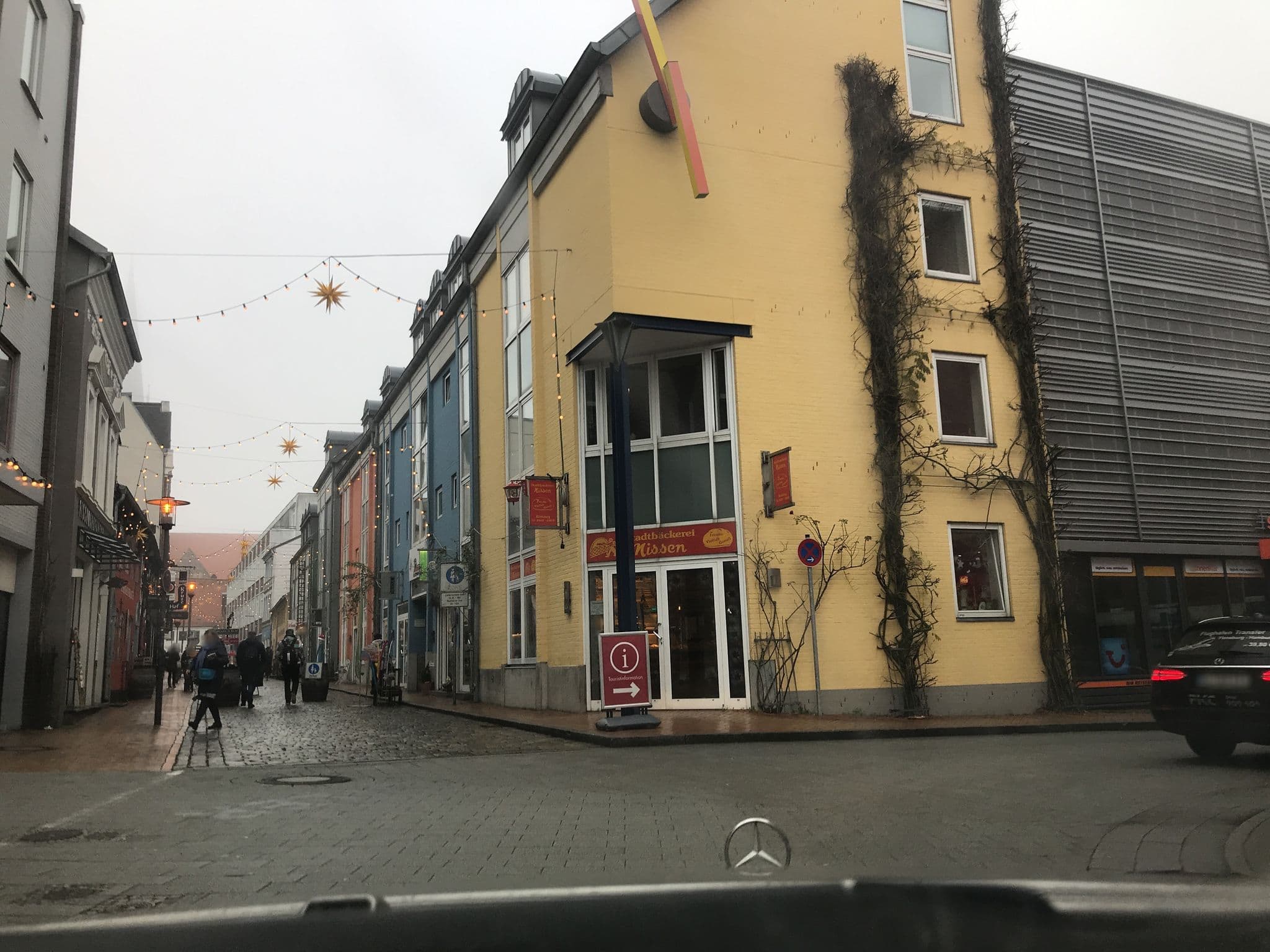 Street view near Hotel am Rathaus, Flensburg — © saschahaberkorn (CC BY-SA · Mapillary)