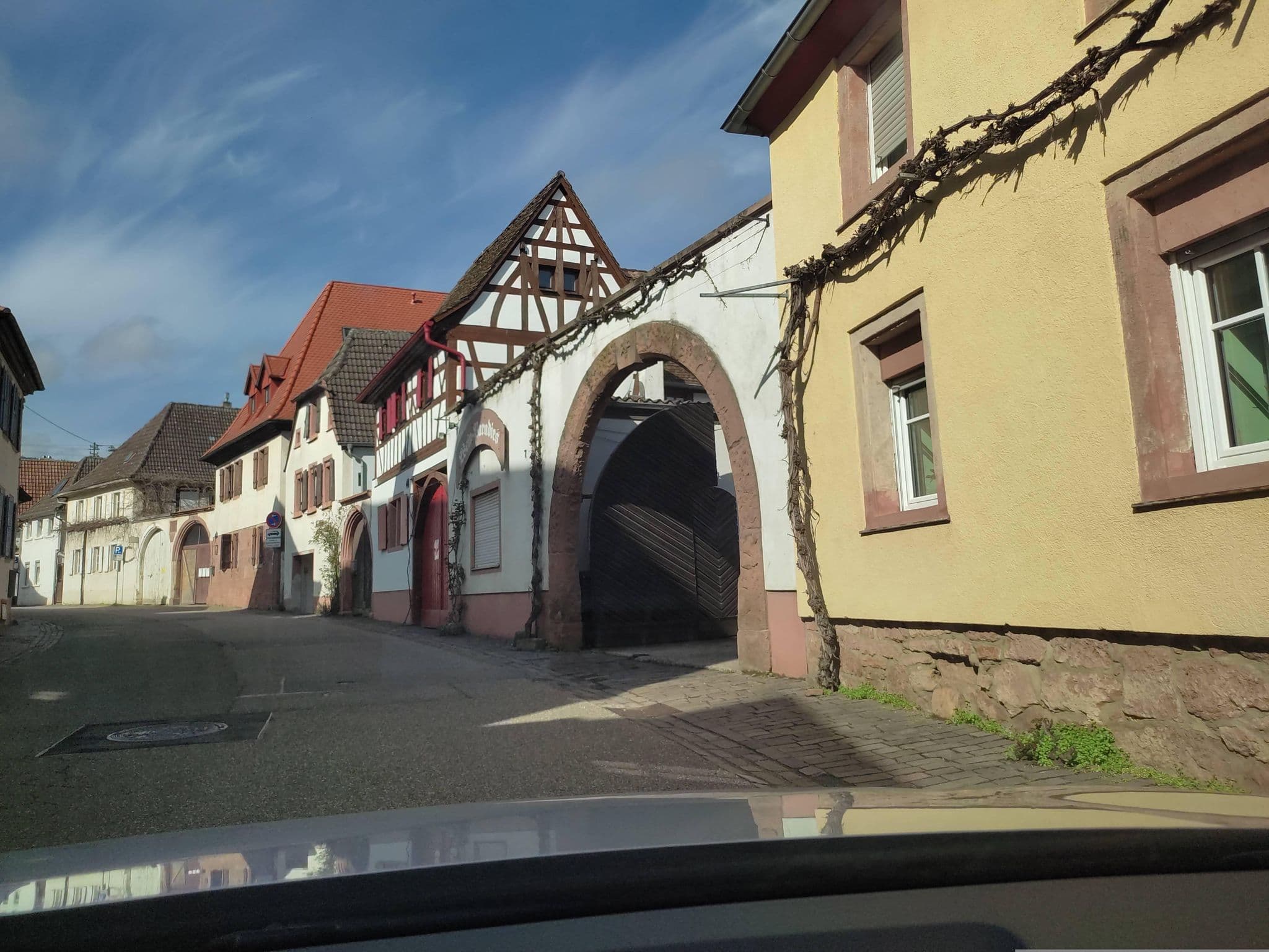 Street view near Gästehaus Blank, Rhodt unter Rietburg — © rausk (CC BY-SA · Mapillary)