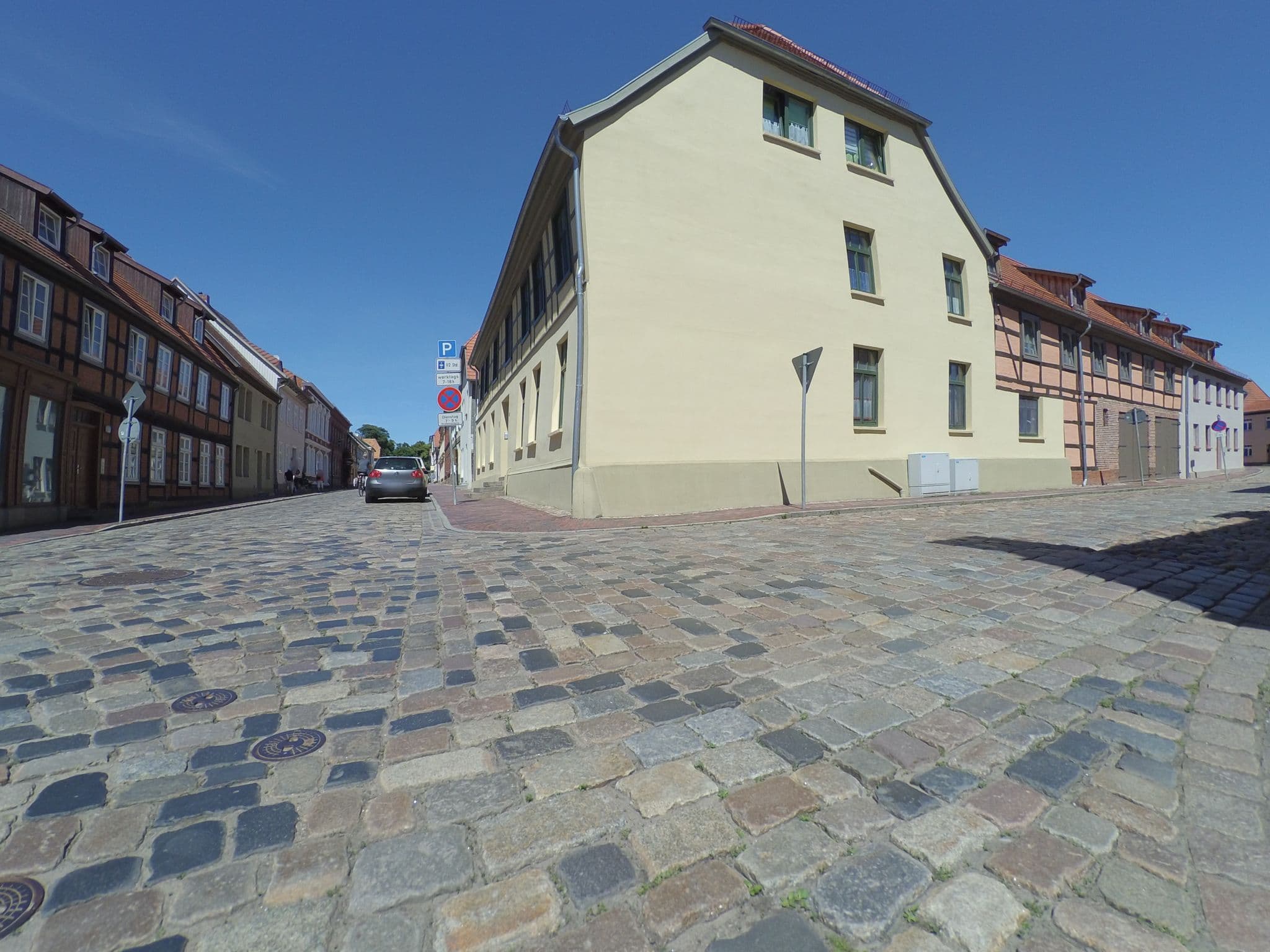 Street view near Hotel Sajons, Plau am See — © peewee32 (CC BY-SA · Mapillary)
