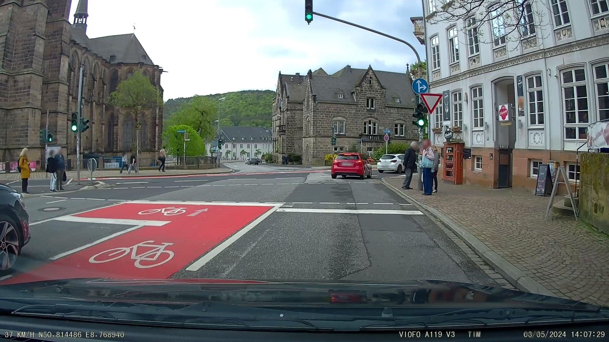 Street view near Elisabeth Apartments, Marburg an der Lahn — © tim3003 (CC BY-SA · Mapillary)