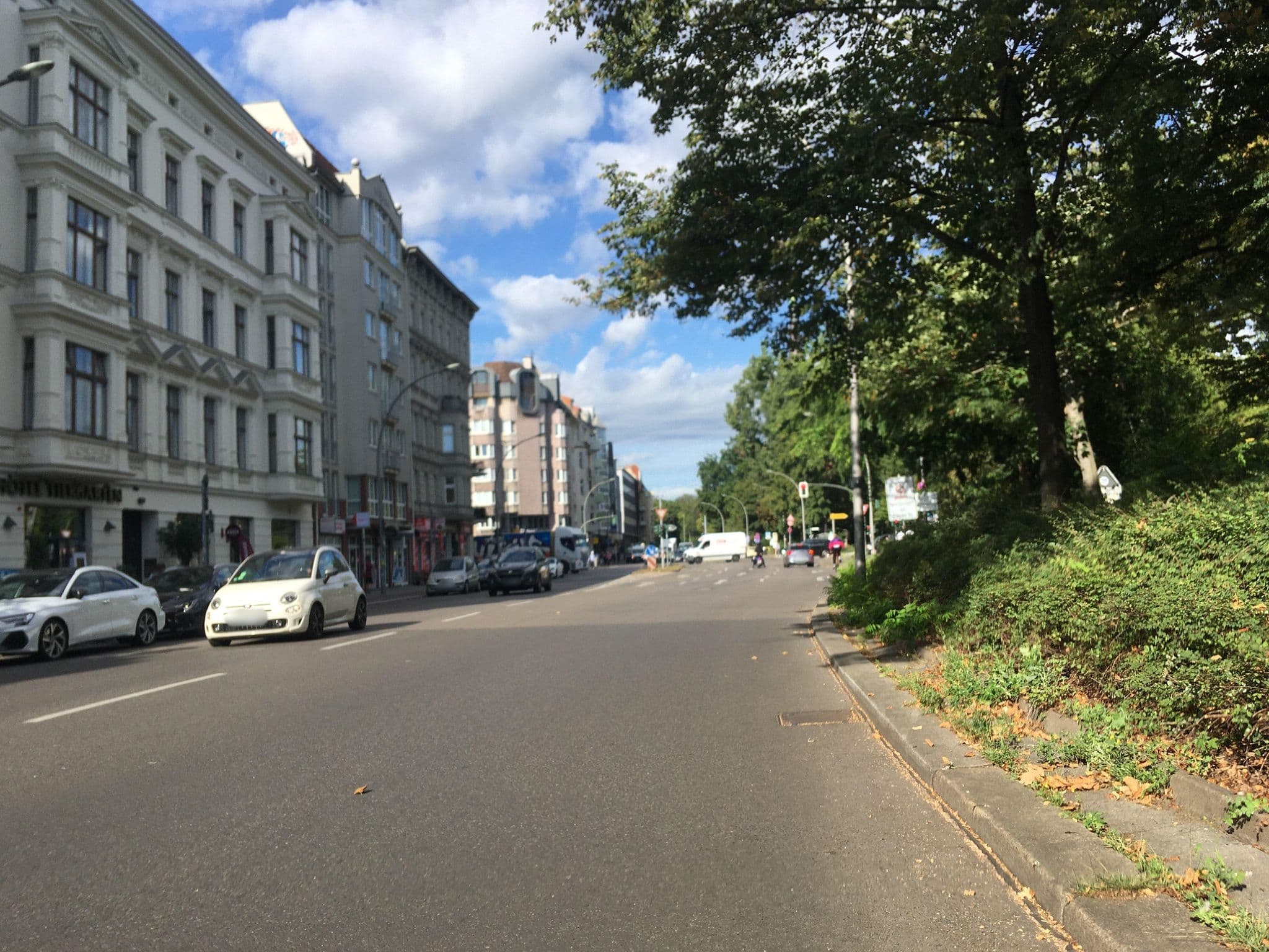 Street view near Hotel Tiergarten, Moabit — © carlheinz (CC BY-SA · Mapillary)