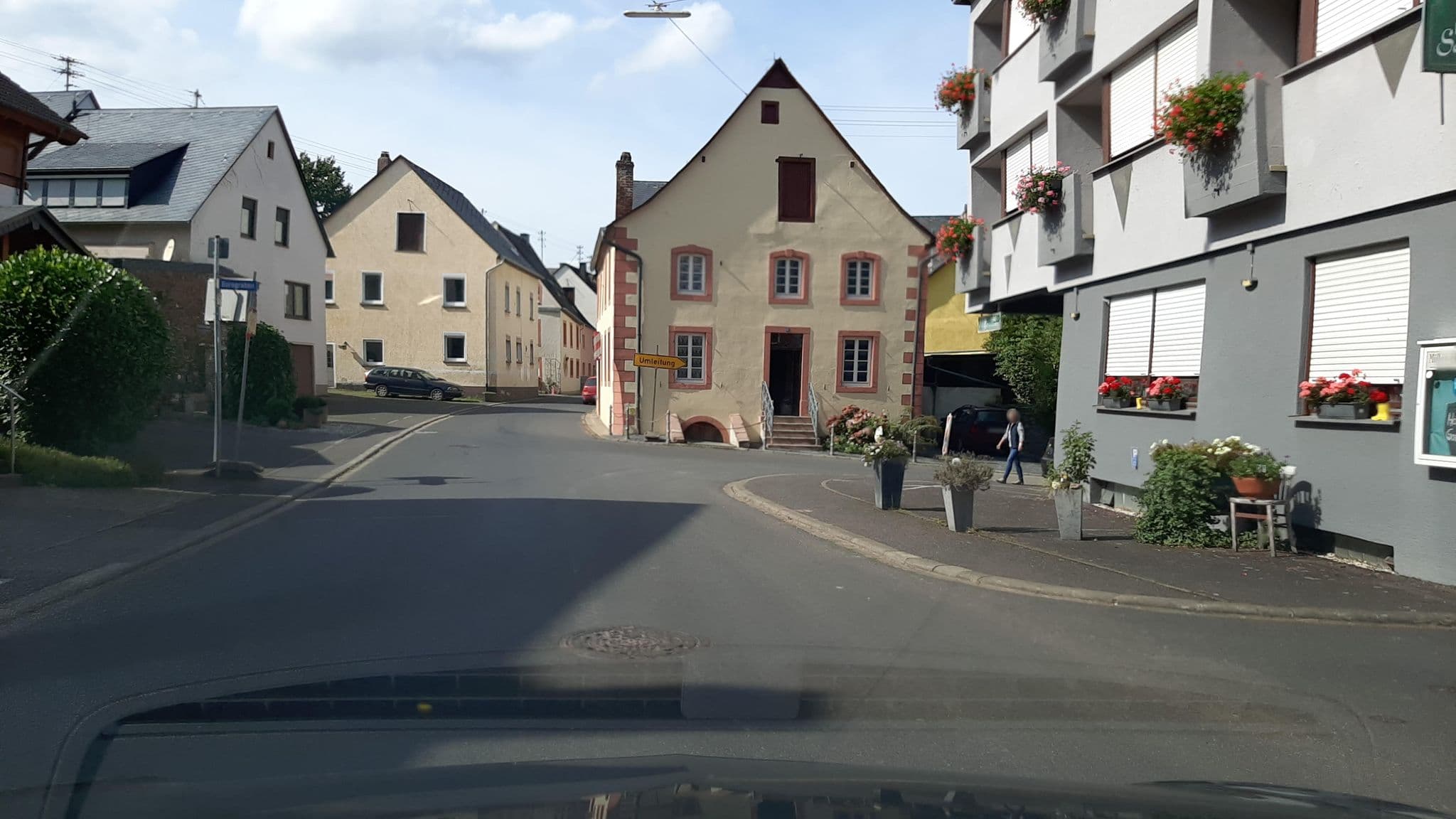 Street view near Hotel-Restaurant Sonnenlay, Zeltingen-Rachtig — © Lowiekse (CC BY-SA · Mapillary)
