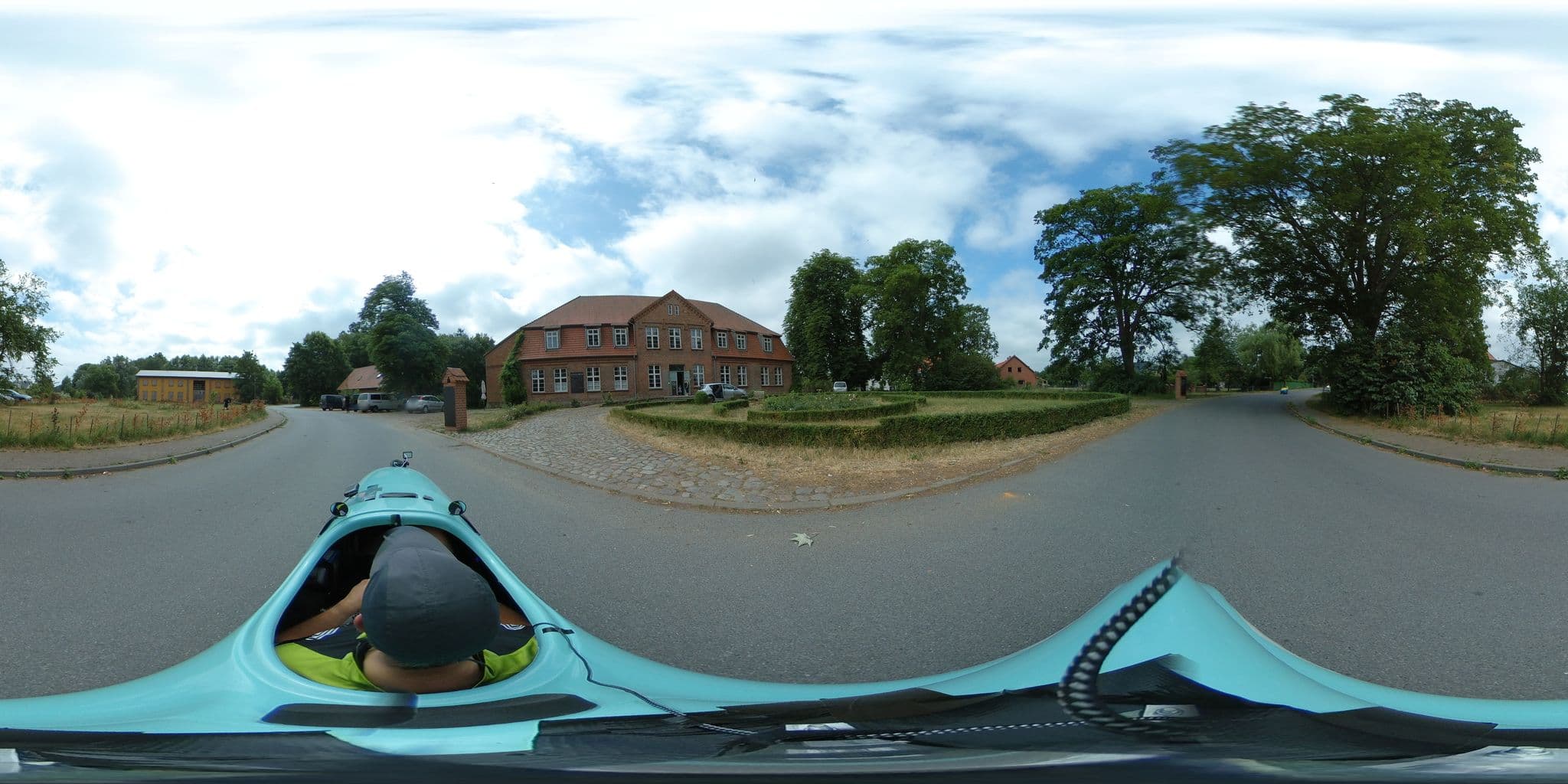 Street view near Gutshaus Linstow, Krakow am See — © peewee32 (CC BY-SA · Mapillary)