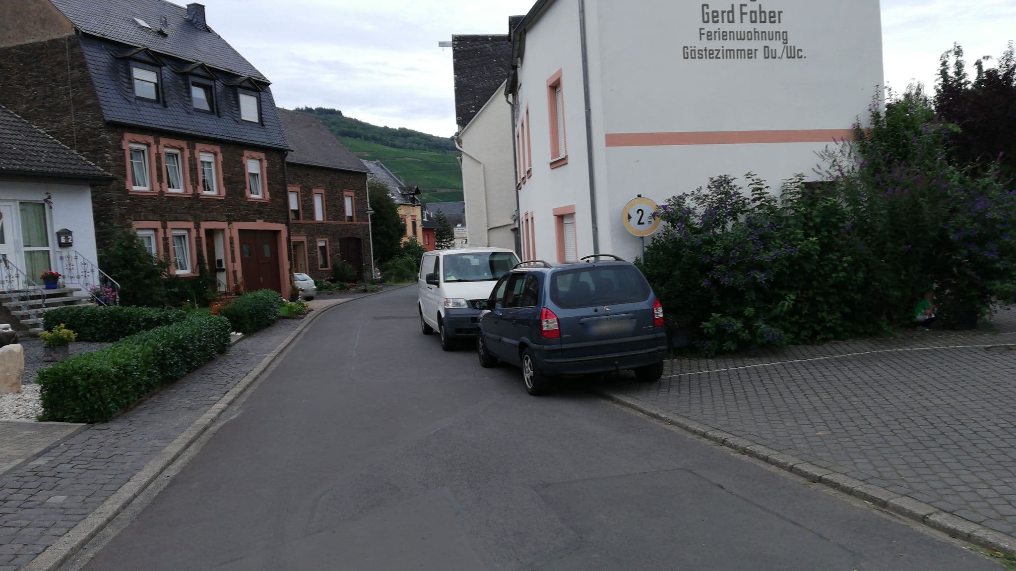 Street view near Weingut und Gästehaus Gerd Faber, Zeltingen-Rachtig — © mike2302 (CC BY-SA · Mapillary)