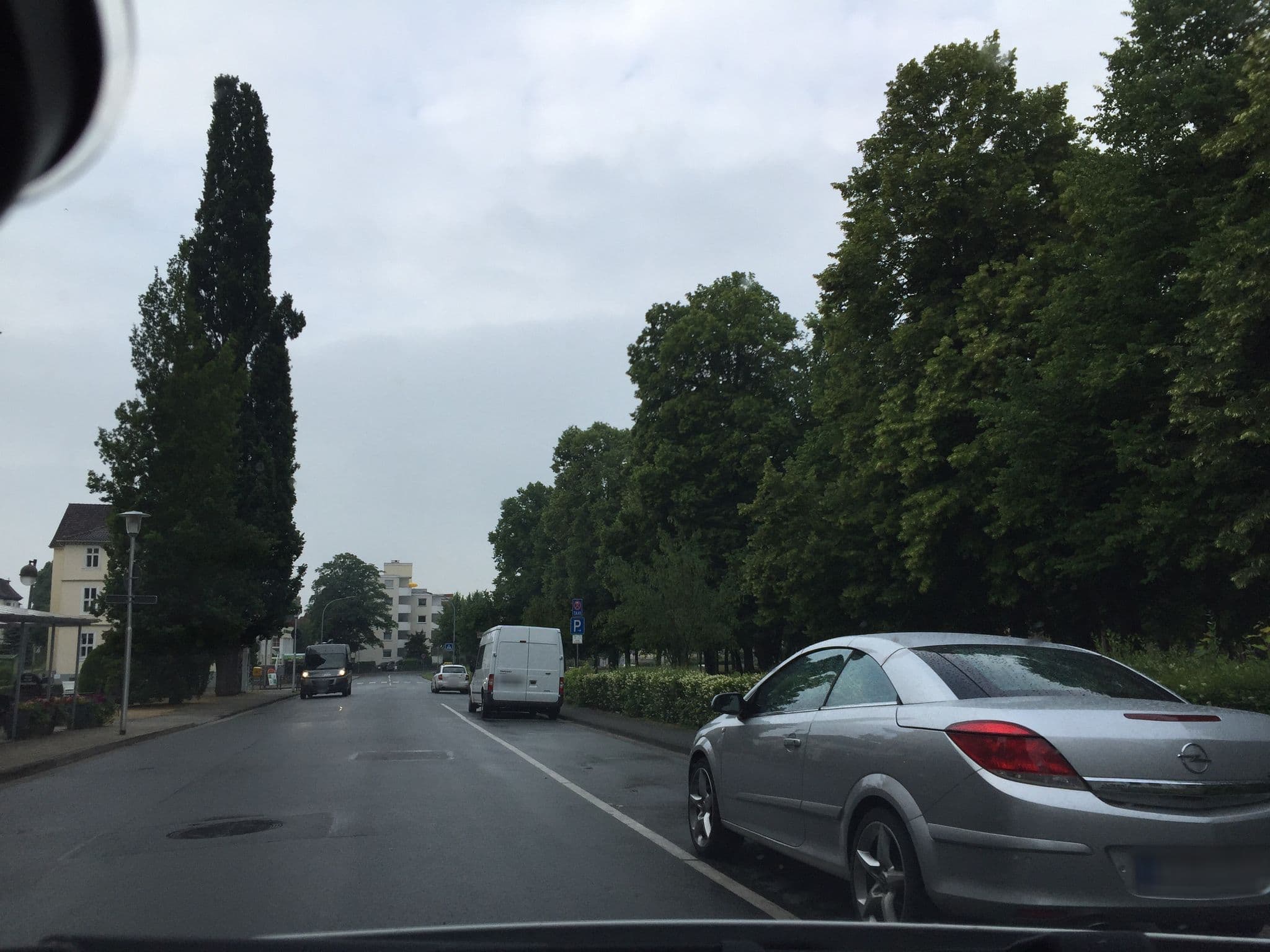 Street view near Café Schneidewind, Bad Pyrmont — © postgelb (CC BY-SA · Mapillary)