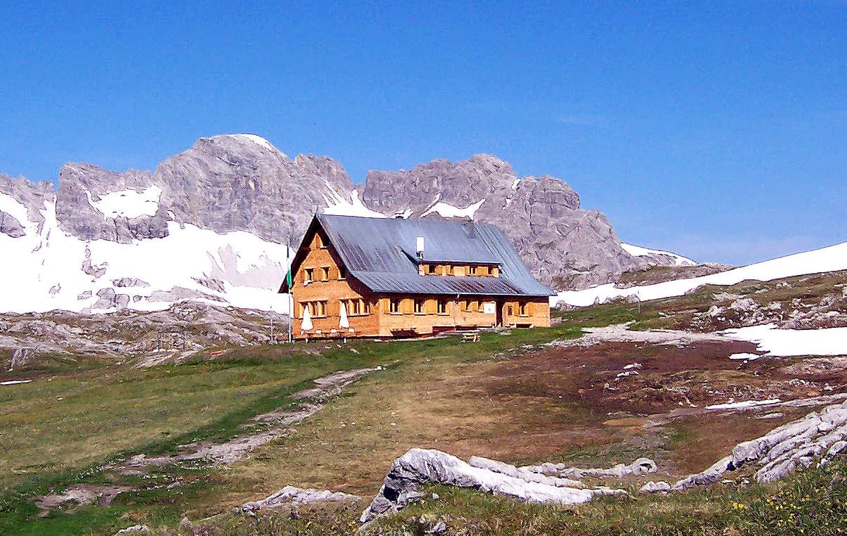 Göppinger Hütte (via Wikimedia Commons, CC BY 3.0)