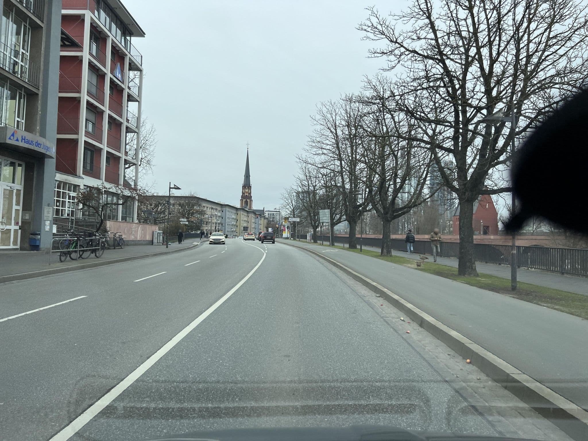 Street view near DJH - Jugendherberge Frankfurt, Frankfurt am Main — © robffm (CC BY-SA · Mapillary)