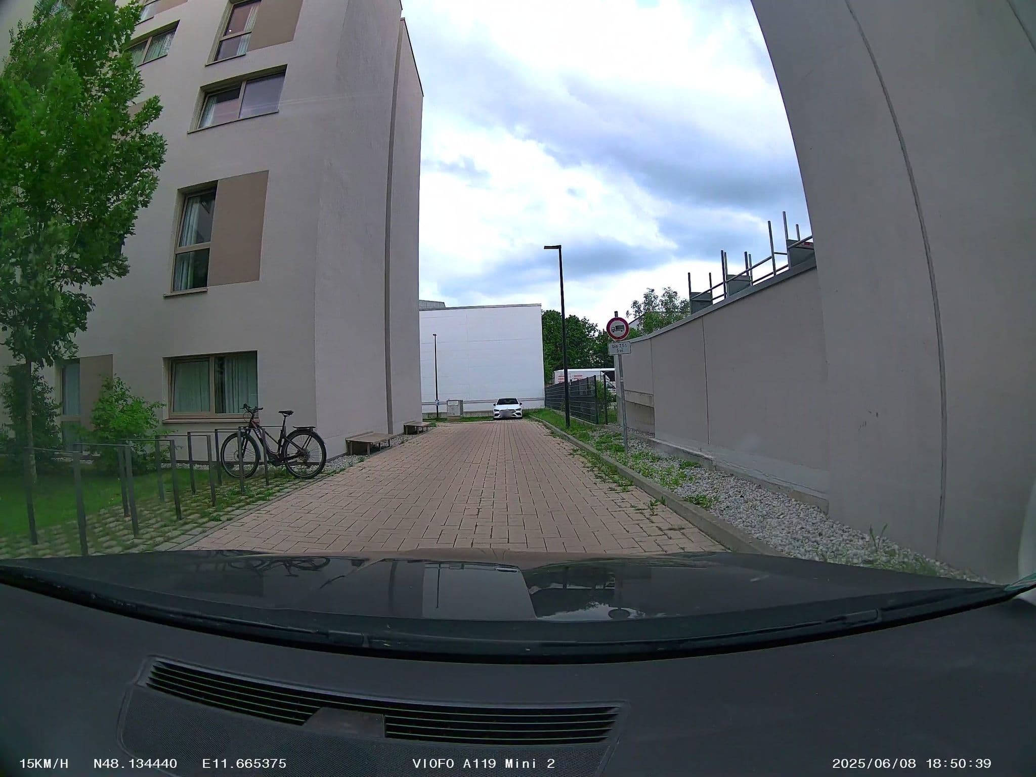 Street view near MASEVEN München Messe Trudering, Bogenhausen — © soulcover (CC BY-SA · Mapillary)