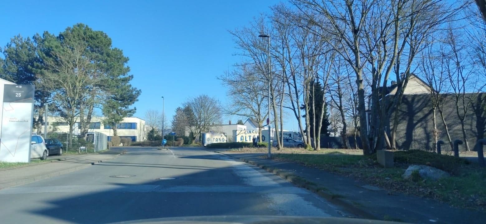 Street view near Tibet HOTEL am Airport, Ratingen — © hiwi234 (CC BY-SA · Mapillary)