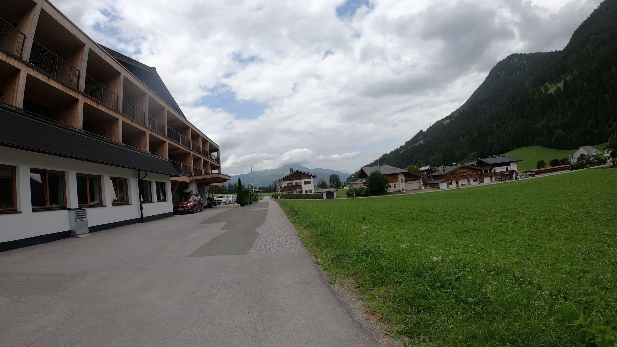 Street view near KitzSpitz Naturhotel, Sankt Ulrich am Pillersee — © osmplus_org (CC BY-SA · Mapillary)