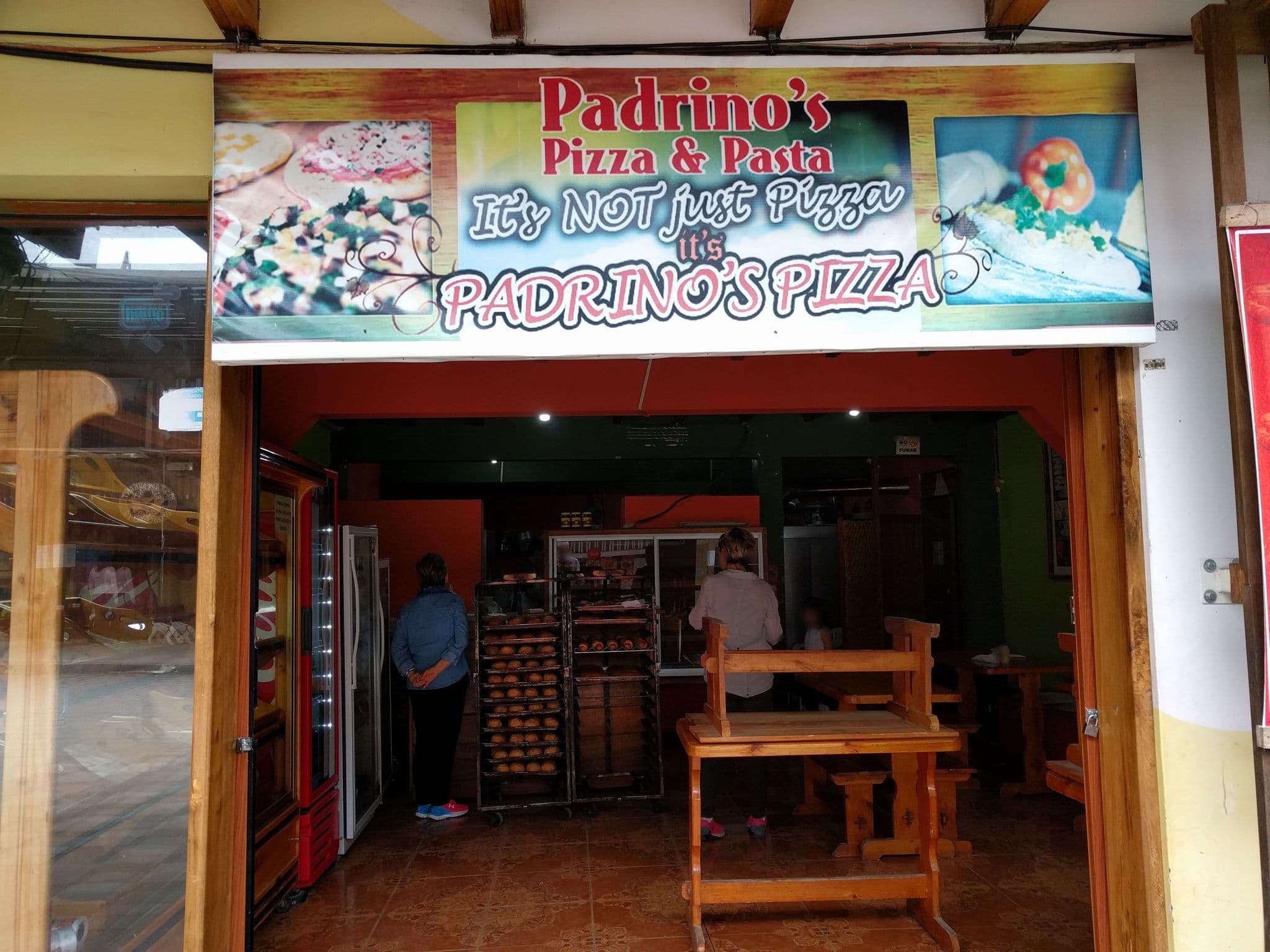 Street view near Zafiro Boutique, Quito