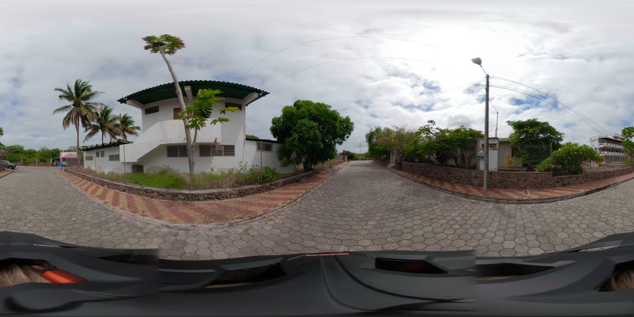 Street view near Hostal Galapagos, Puerto Baquerizo Moreno — © sdanielzer (CC BY-SA · Mapillary)