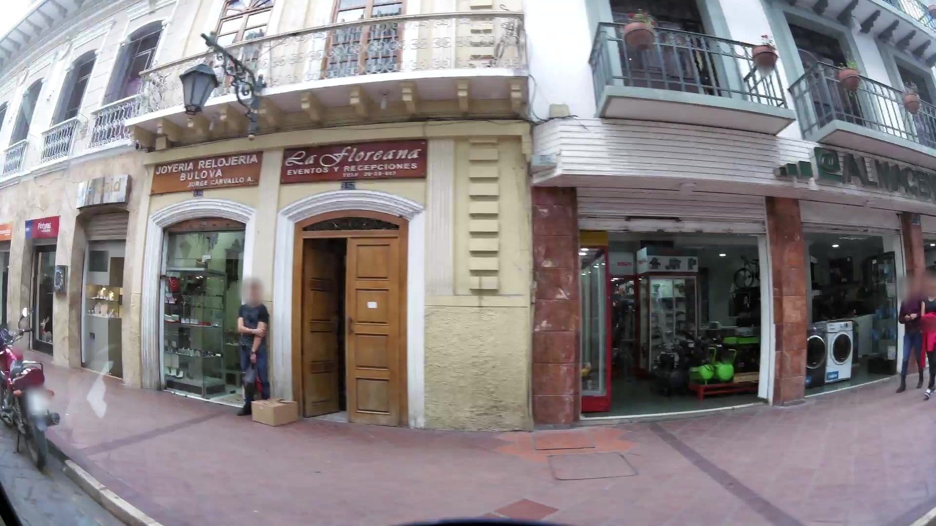 Street view near La Floreana Suites, Cuenca