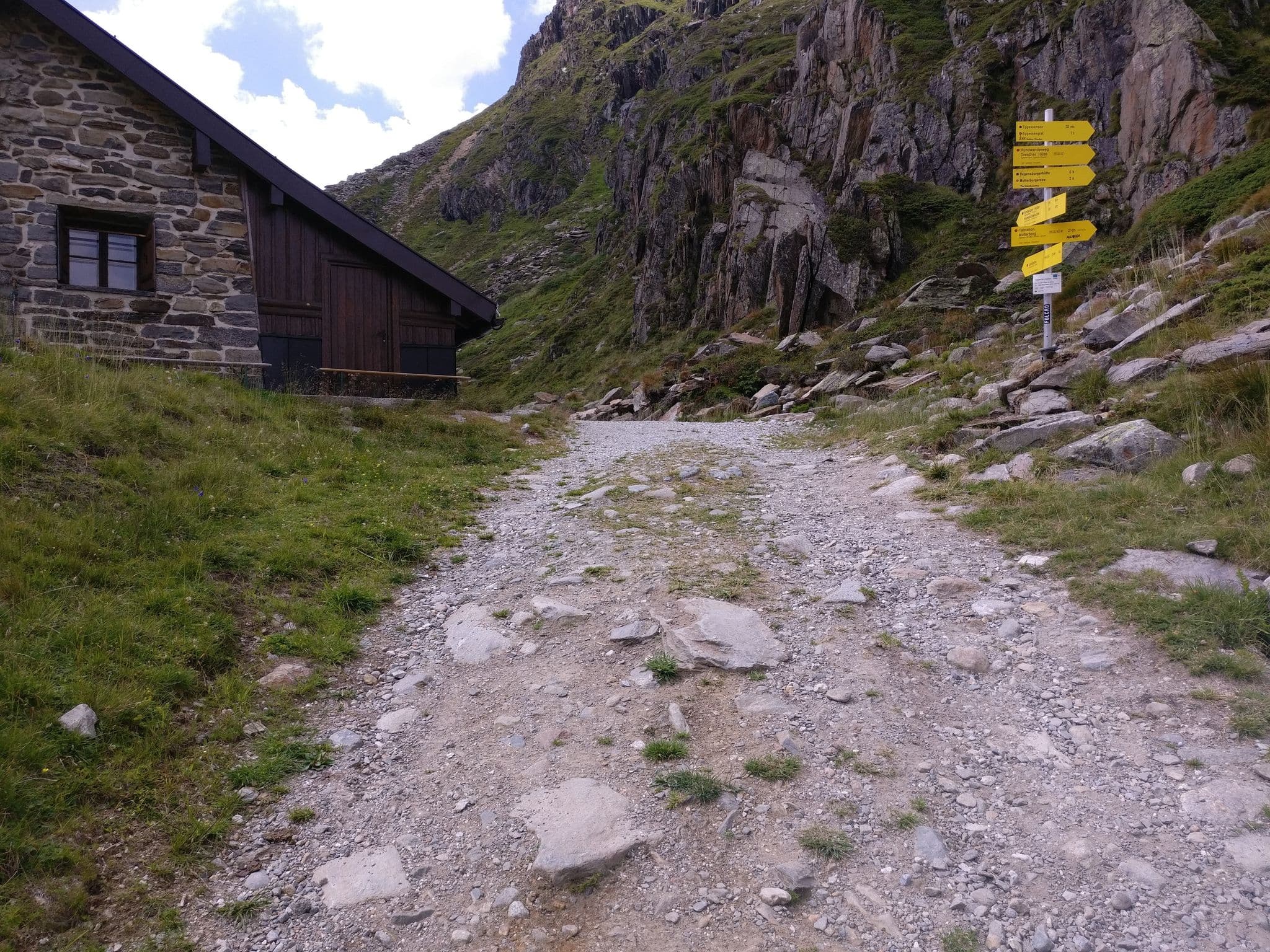 Street view near Zollhütte, Sölden