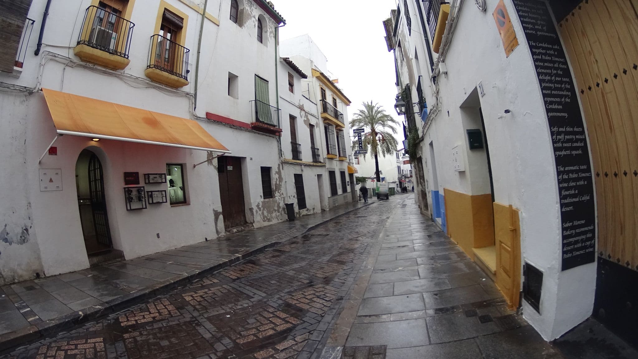 Street view near Hostal Almanzor, Córdoba