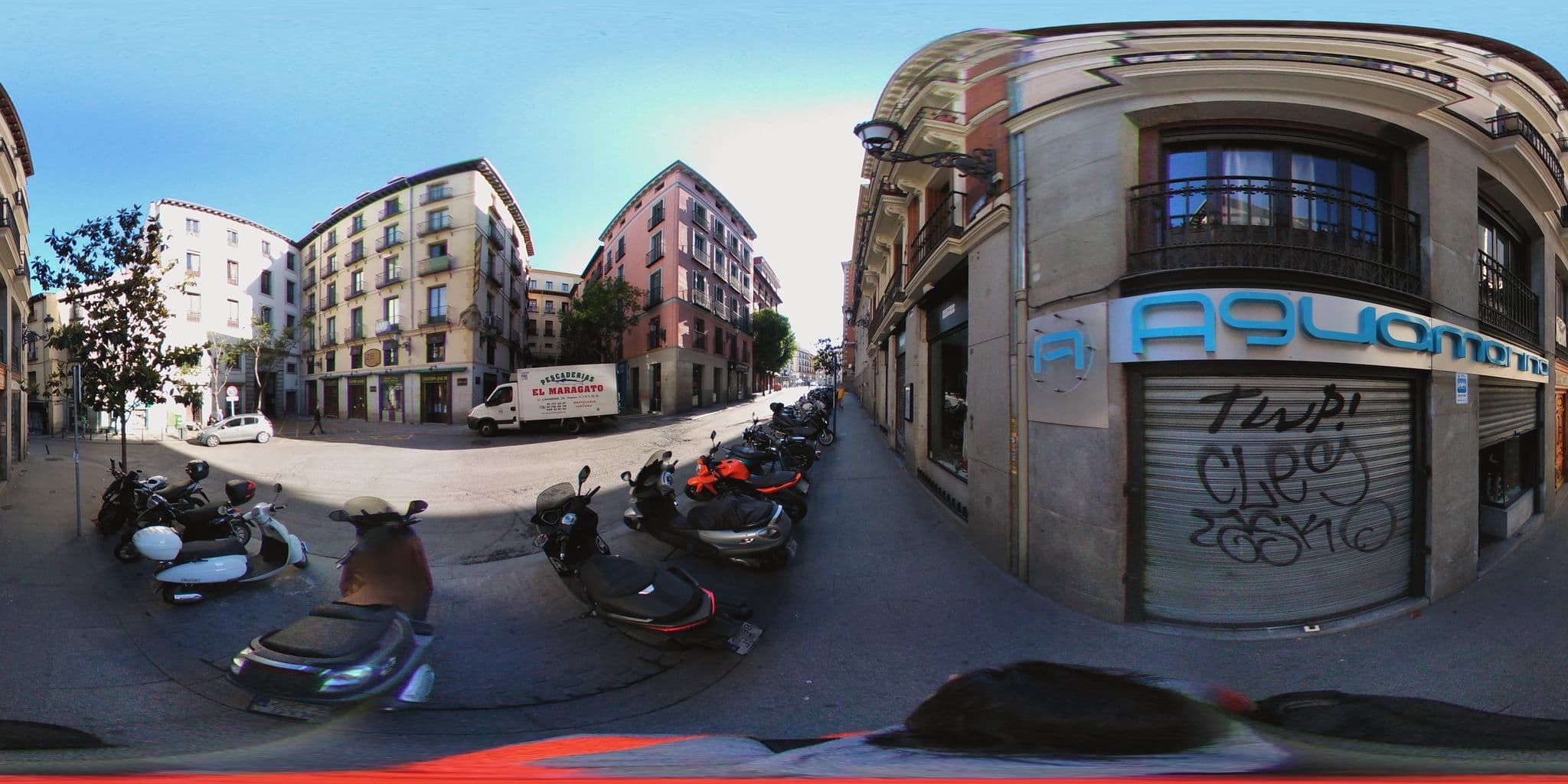 Street view near The Hat, La Latina — © ccossio (CC BY-SA · Mapillary)