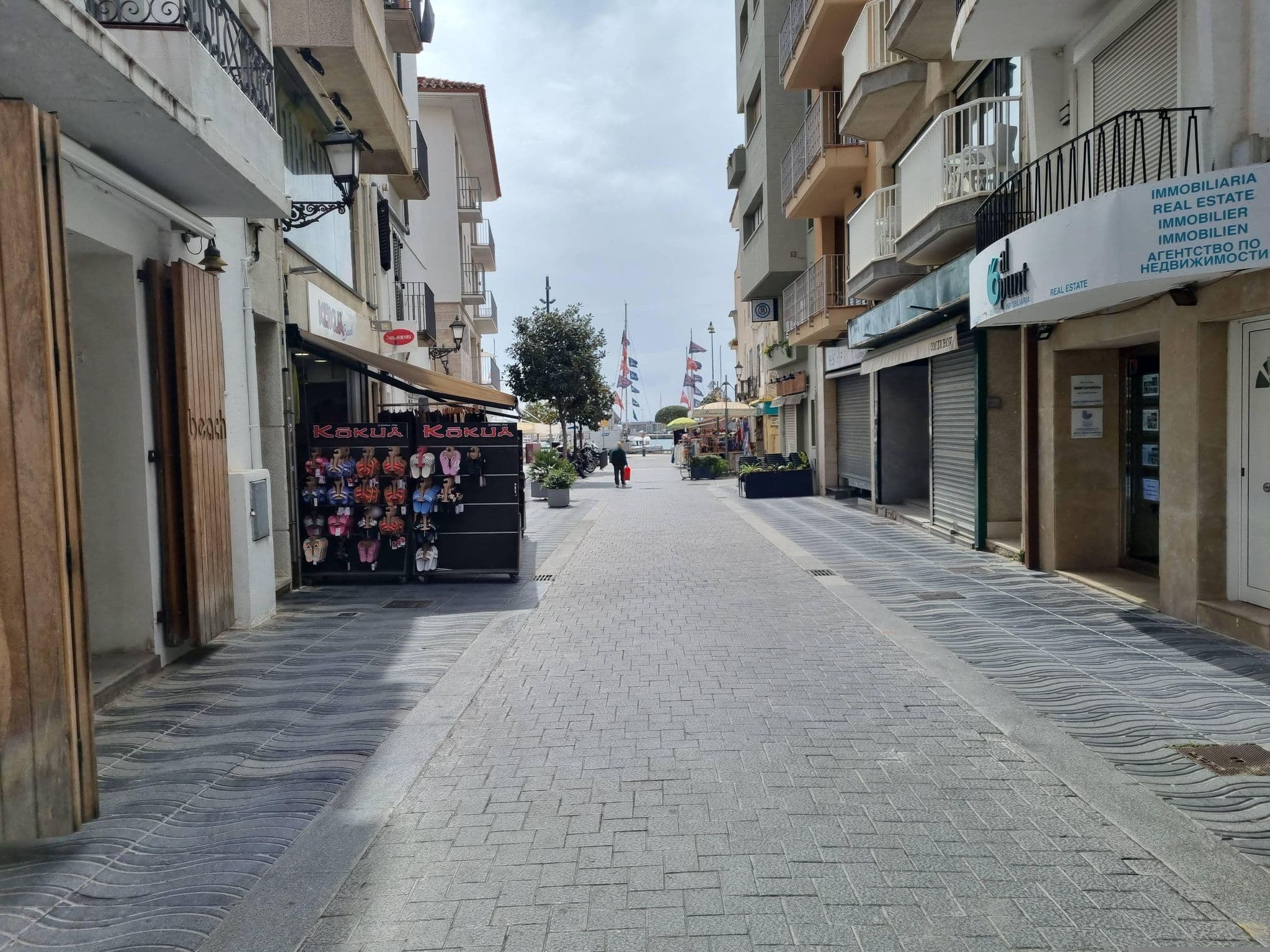 Street view near Port Cambrils, Cambrils — © Franciscovalera (CC BY-SA · Mapillary)