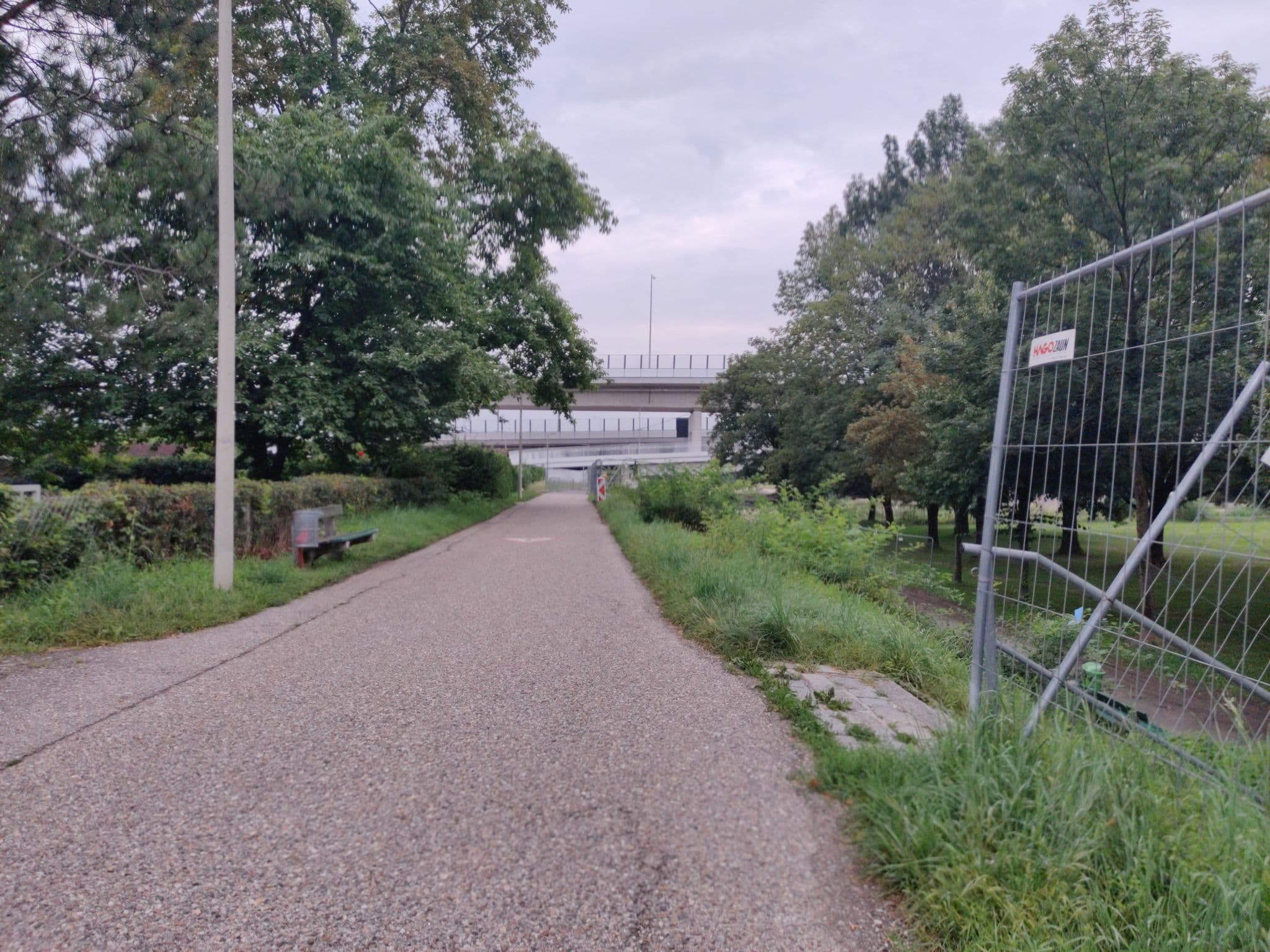 Street view near EKRV Donau Linz Camping Zeltplatz, Linz — © aceini (CC BY-SA · Mapillary)