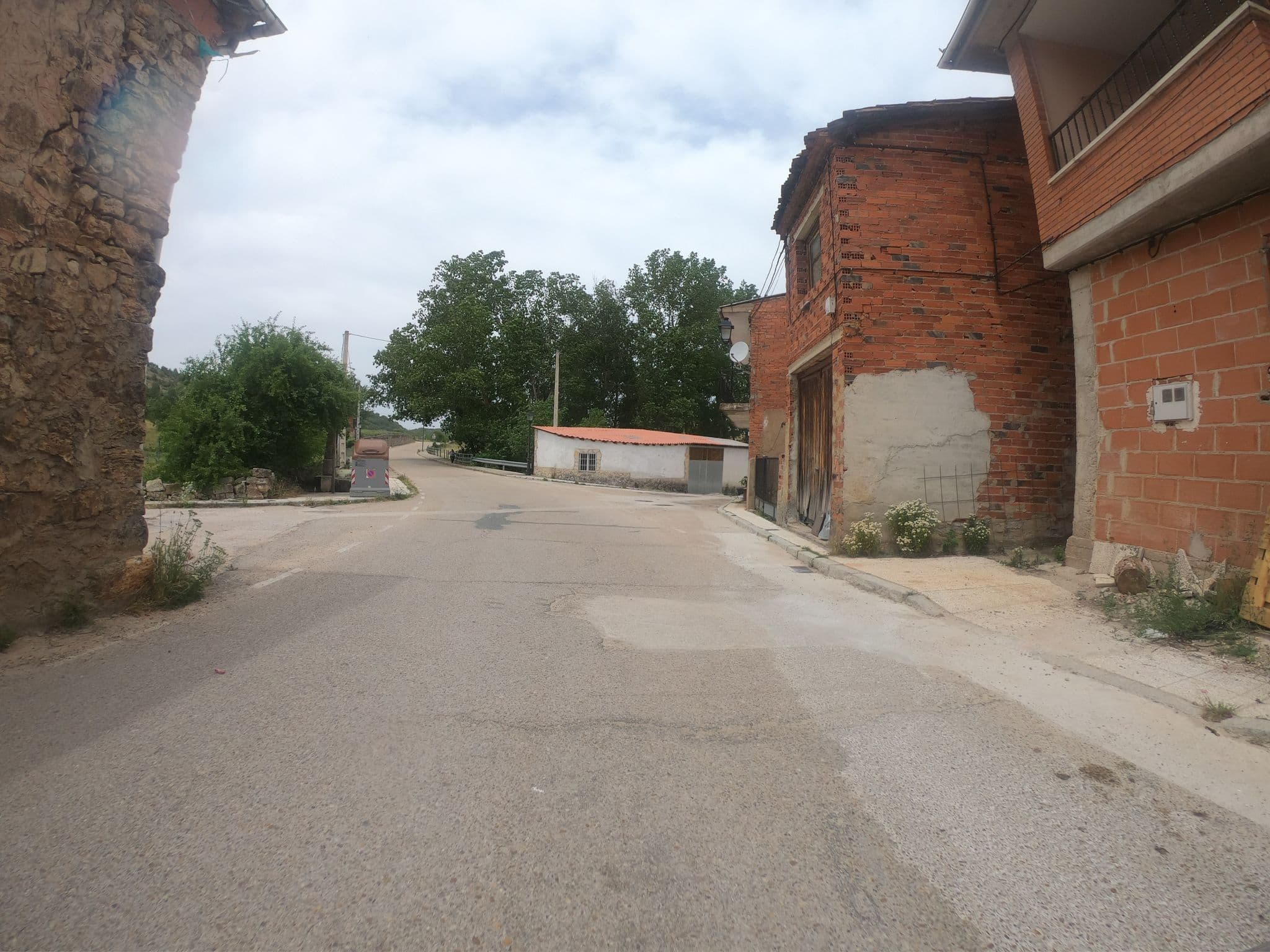 Street view near Casa Rural El Cerro Y El Frontón, San Leonardo de Yagüe — © sanchi (CC BY-SA · Mapillary)